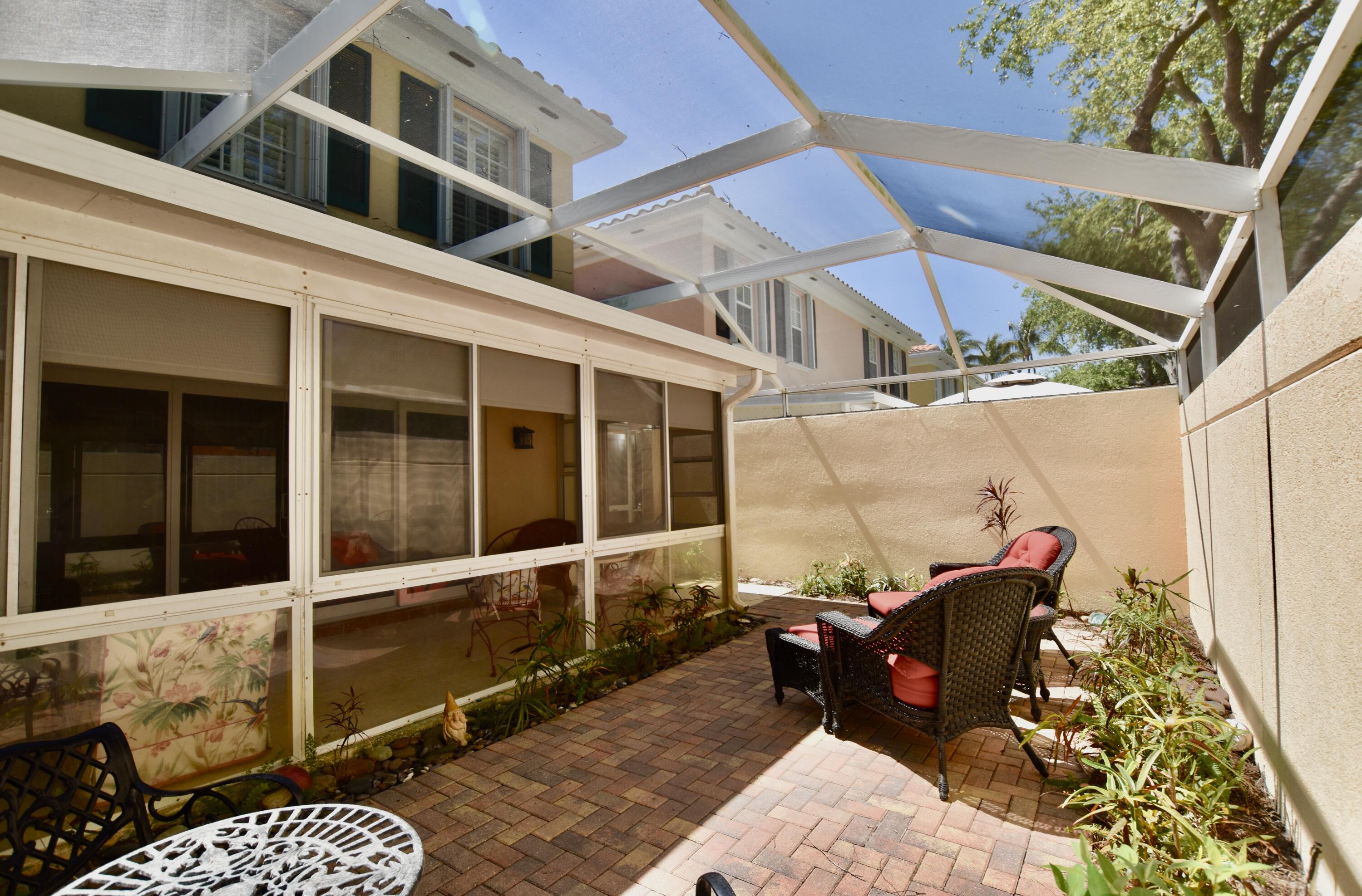 67 Tall Oaks Cir Tequesta, FL 33469