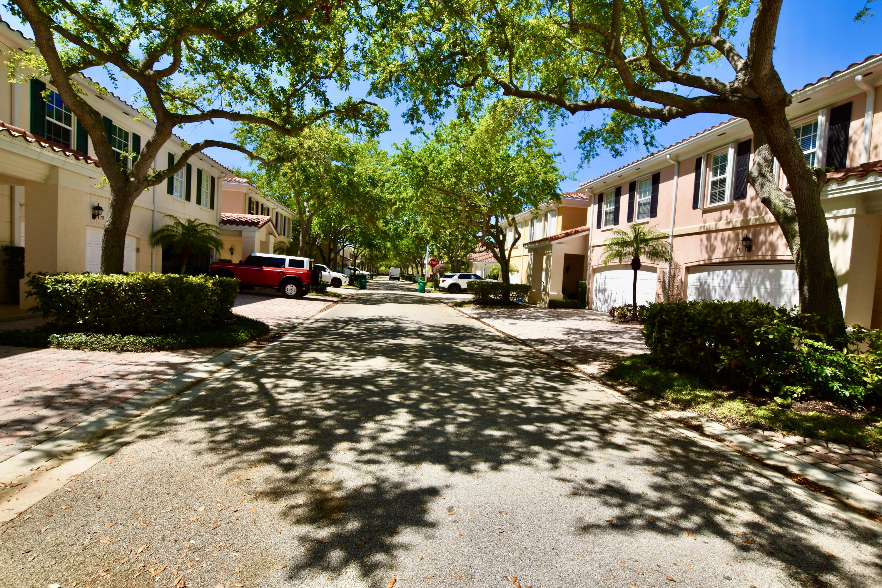 67 Tall Oaks Cir Tequesta, FL 33469