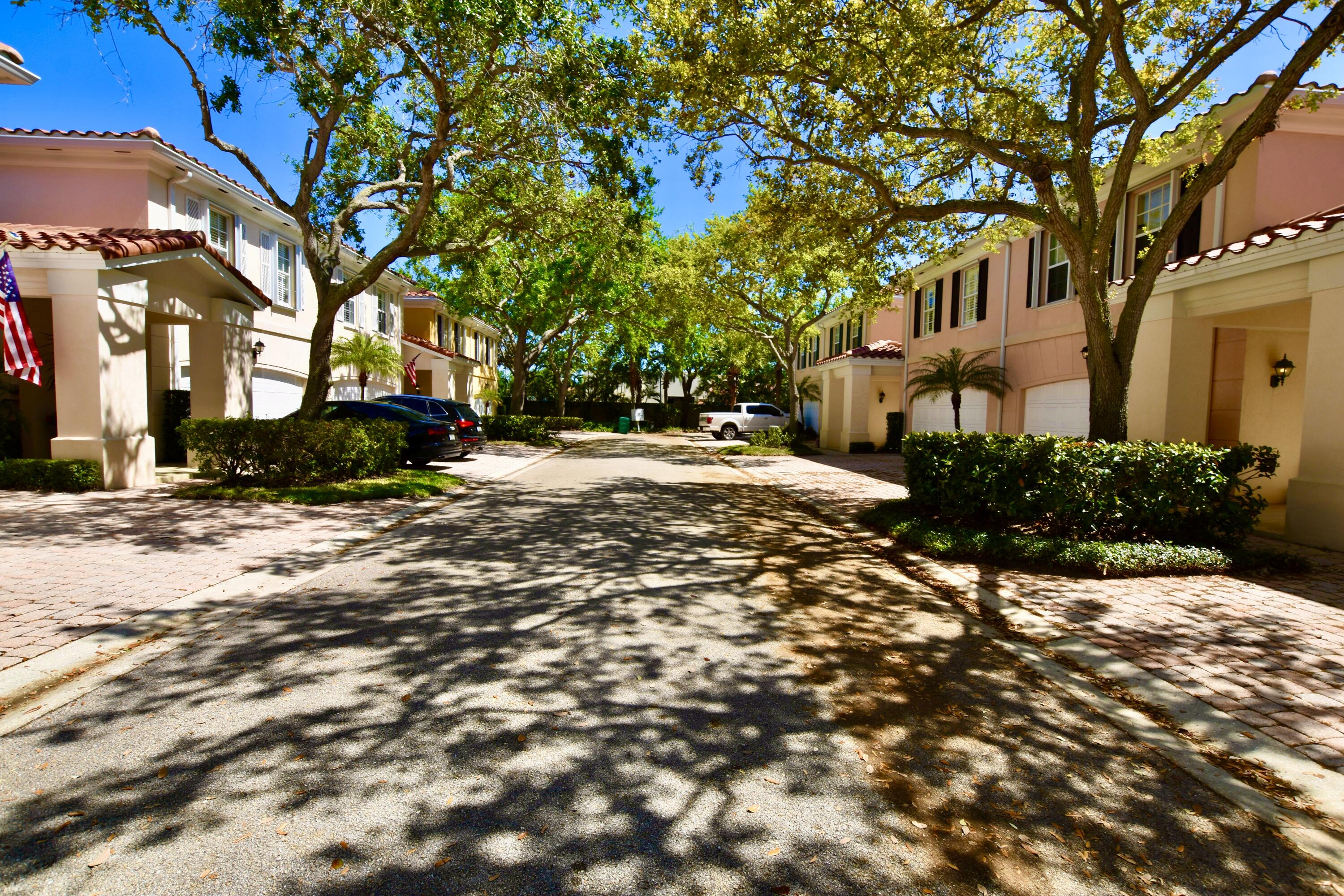 67 Tall Oaks Cir Tequesta, FL 33469