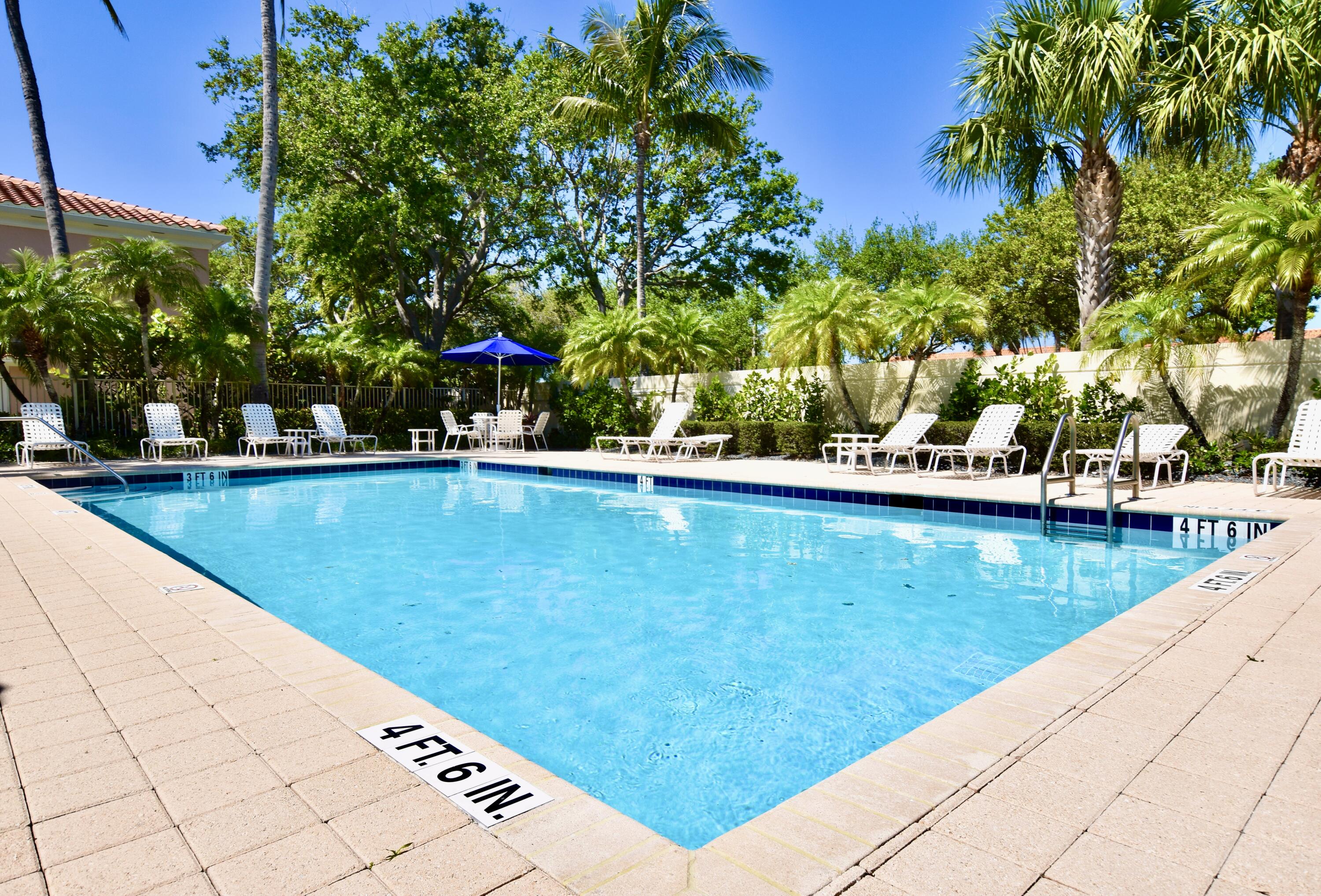 67 Tall Oaks Cir Tequesta, FL 33469