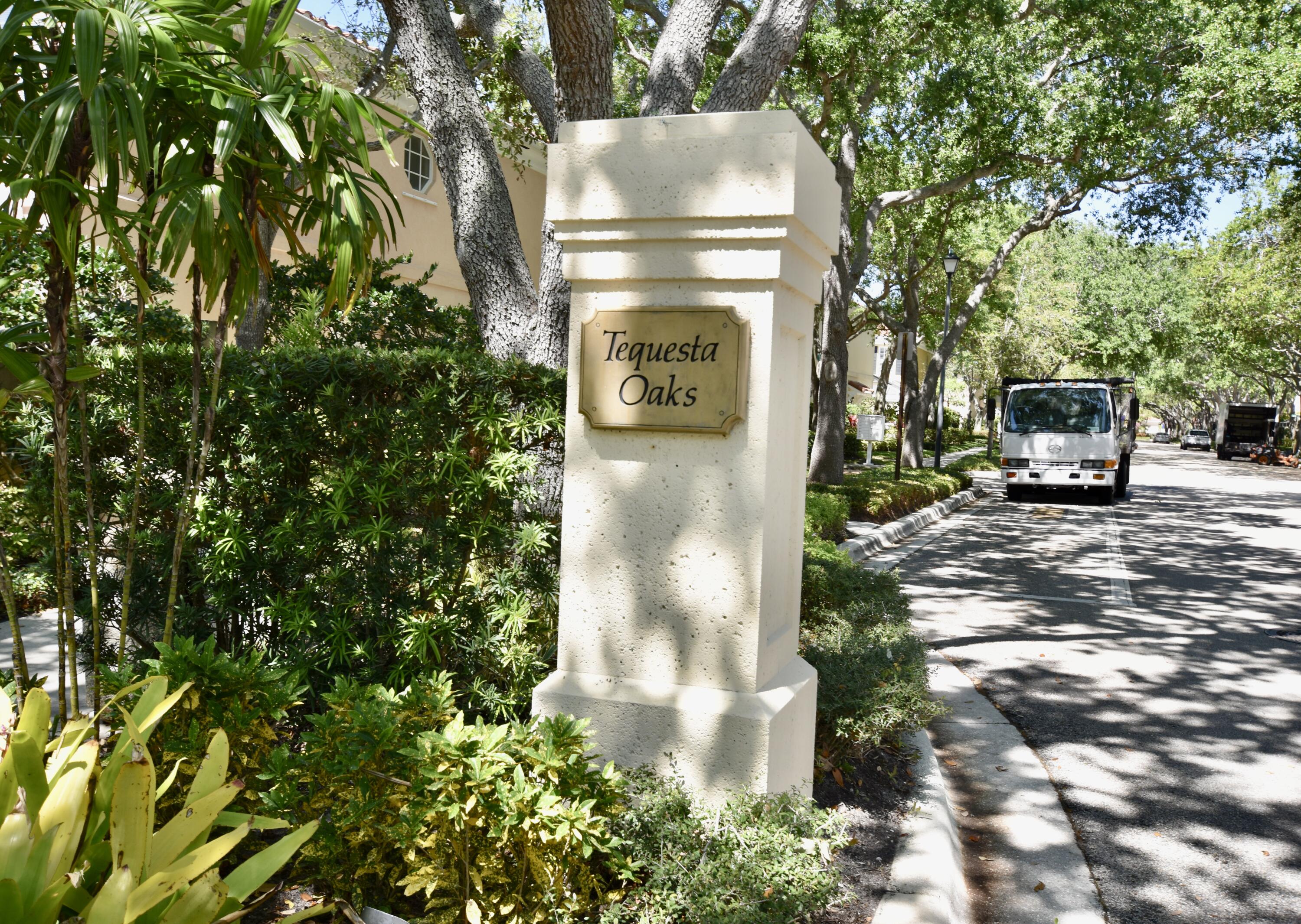 67 Tall Oaks Cir Tequesta, FL 33469