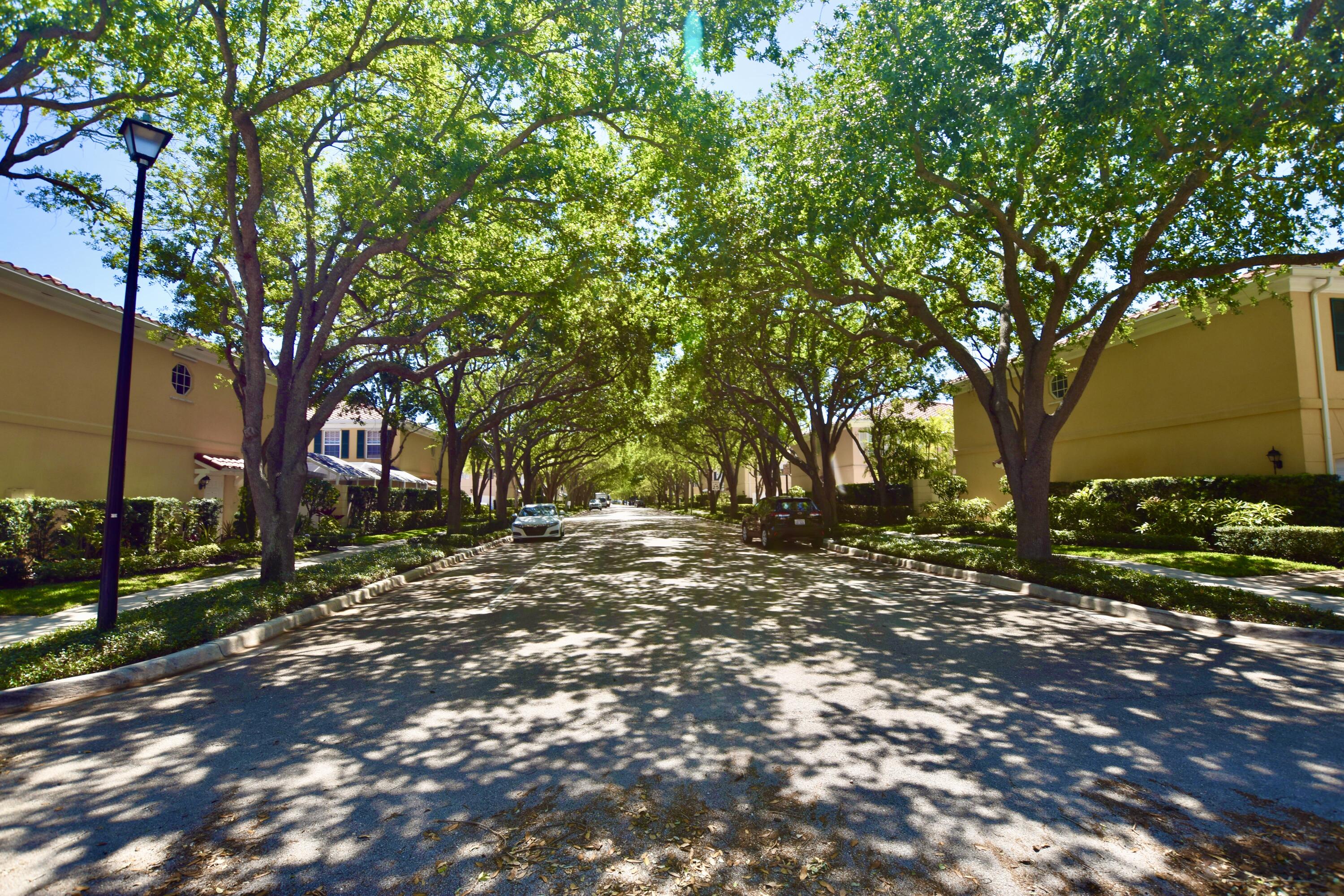 67 Tall Oaks Cir Tequesta, FL 33469