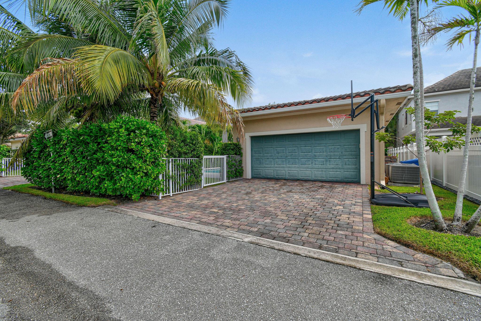 158 Ennis Ln Jupiter, FL 33458
