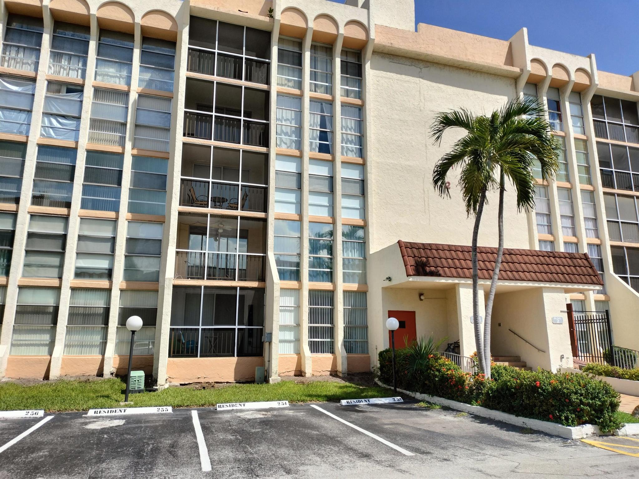 501 Three Iss Blvd #206