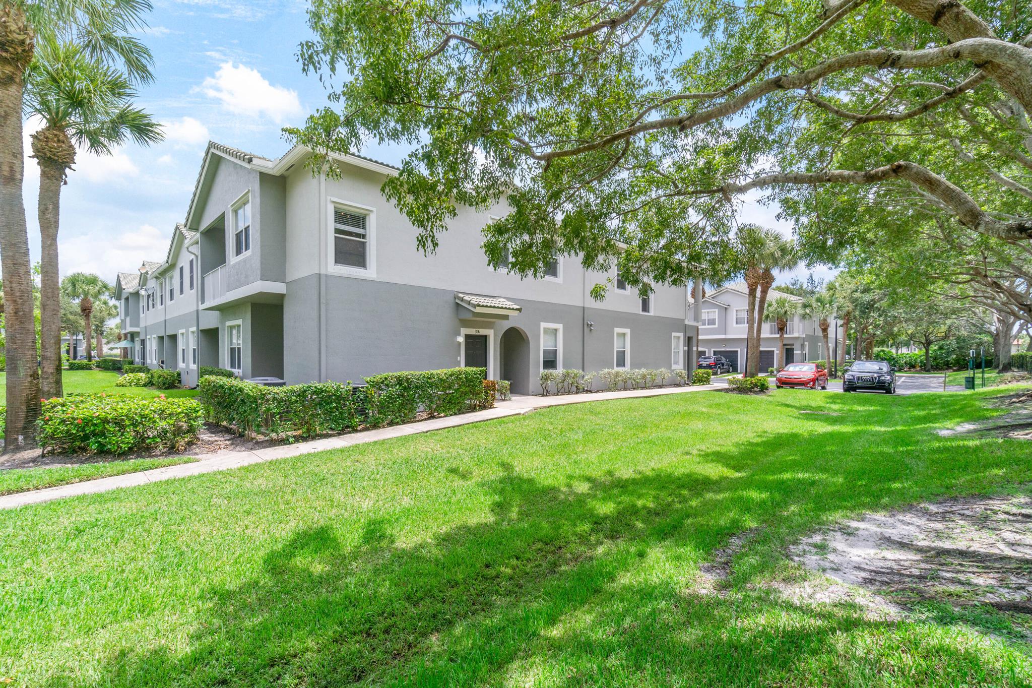 3116 Grandiflora Dr