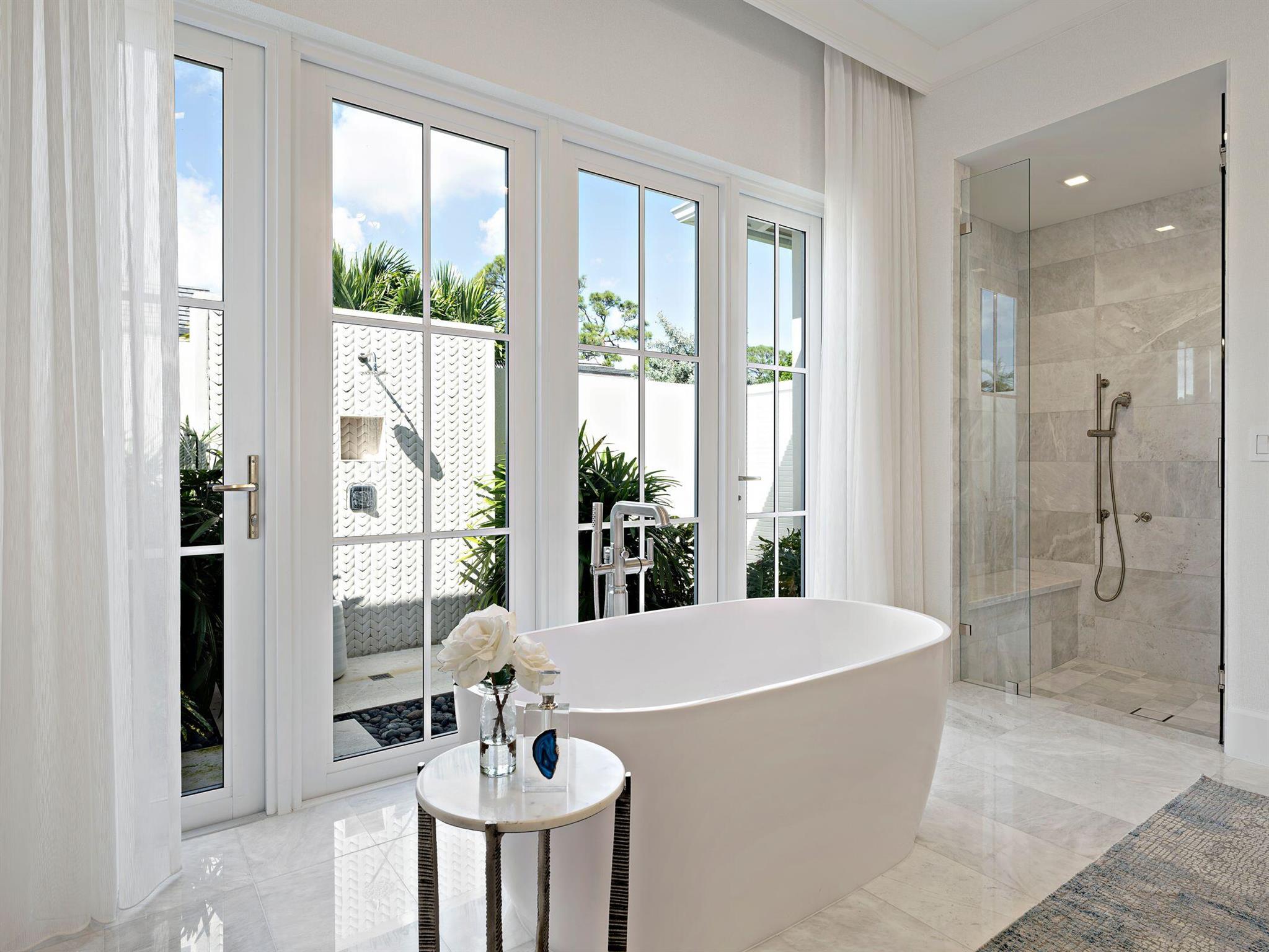 2913 Bluewater Cv Gulfstream, FL 33483