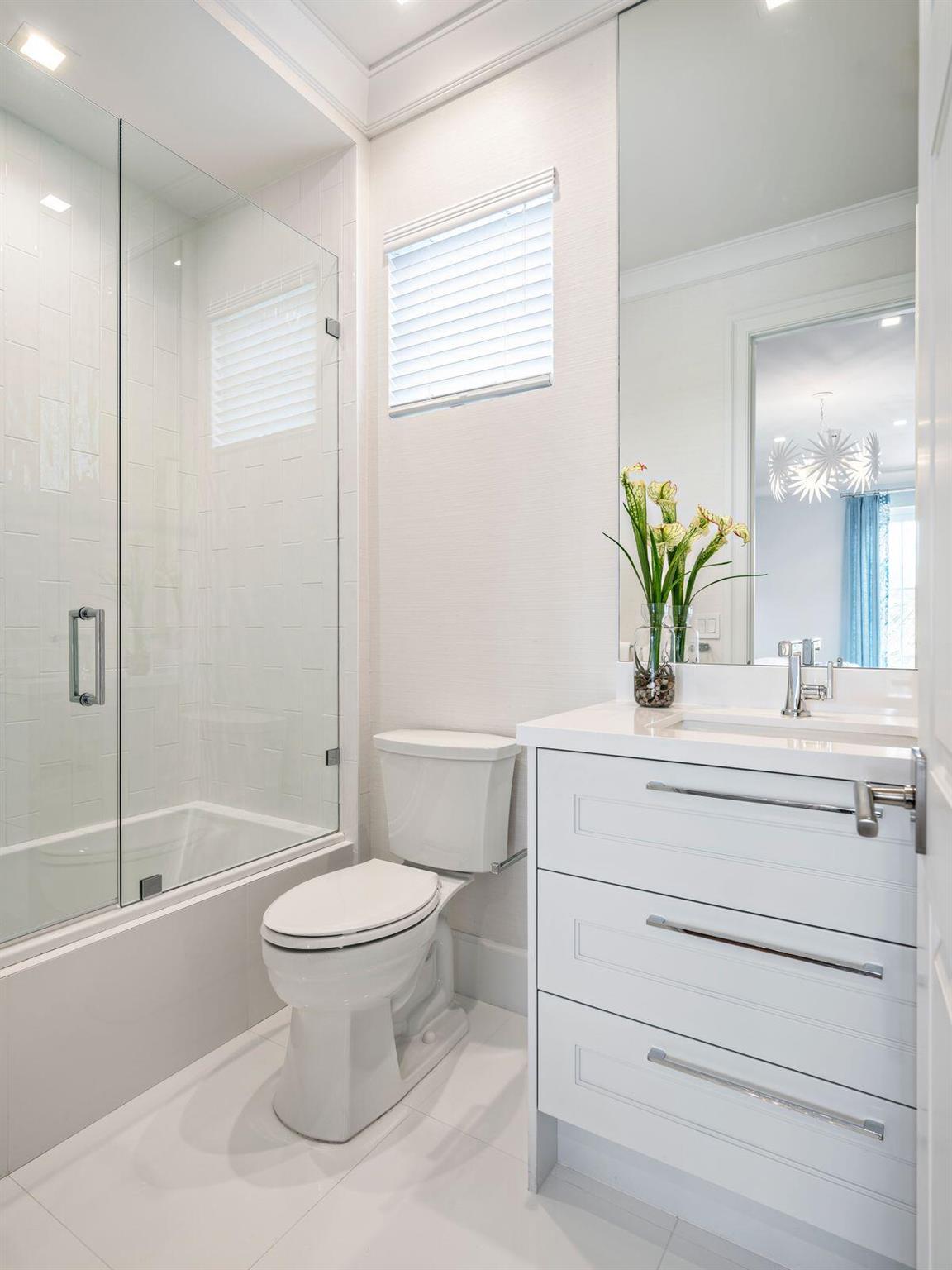 2913 Bluewater Cv Gulfstream, FL 33483