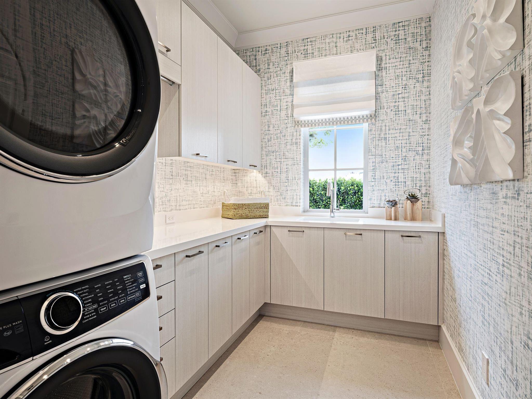 2913 Bluewater Cv Gulfstream, FL 33483