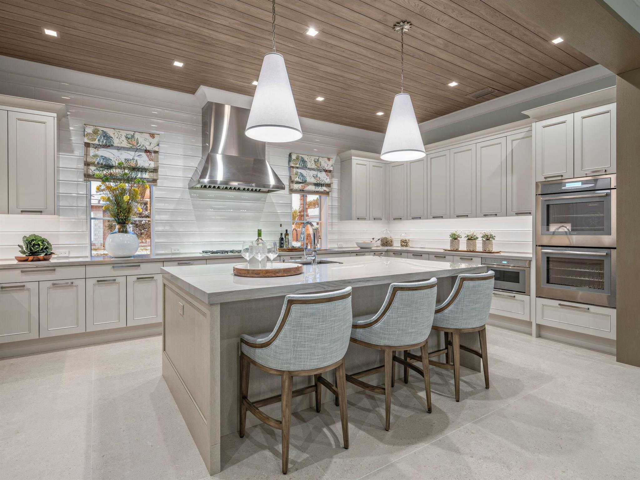 2913 Bluewater Cv Gulfstream, FL 33483