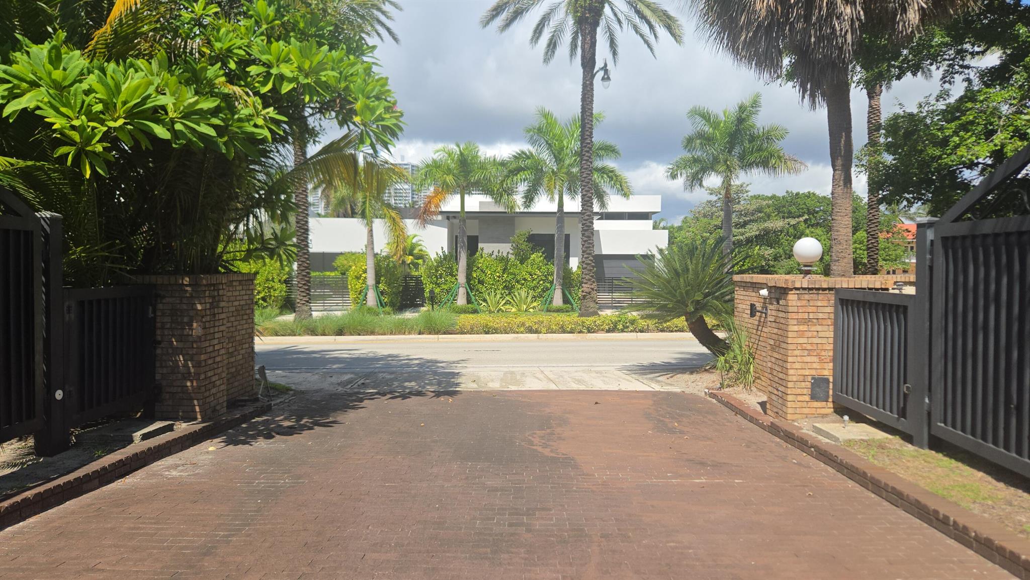 625 Ocean Blvd Golden Beach, FL 33160