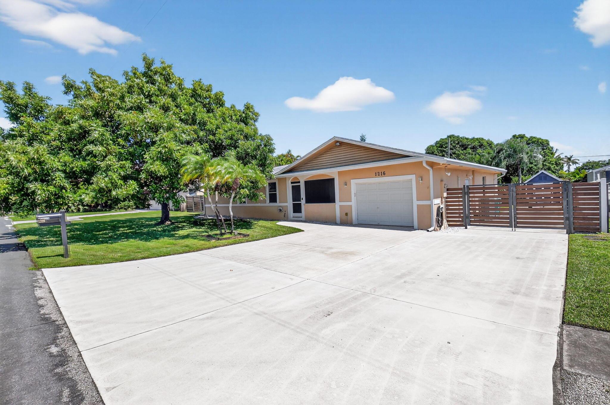 1216 NW 8th Ct