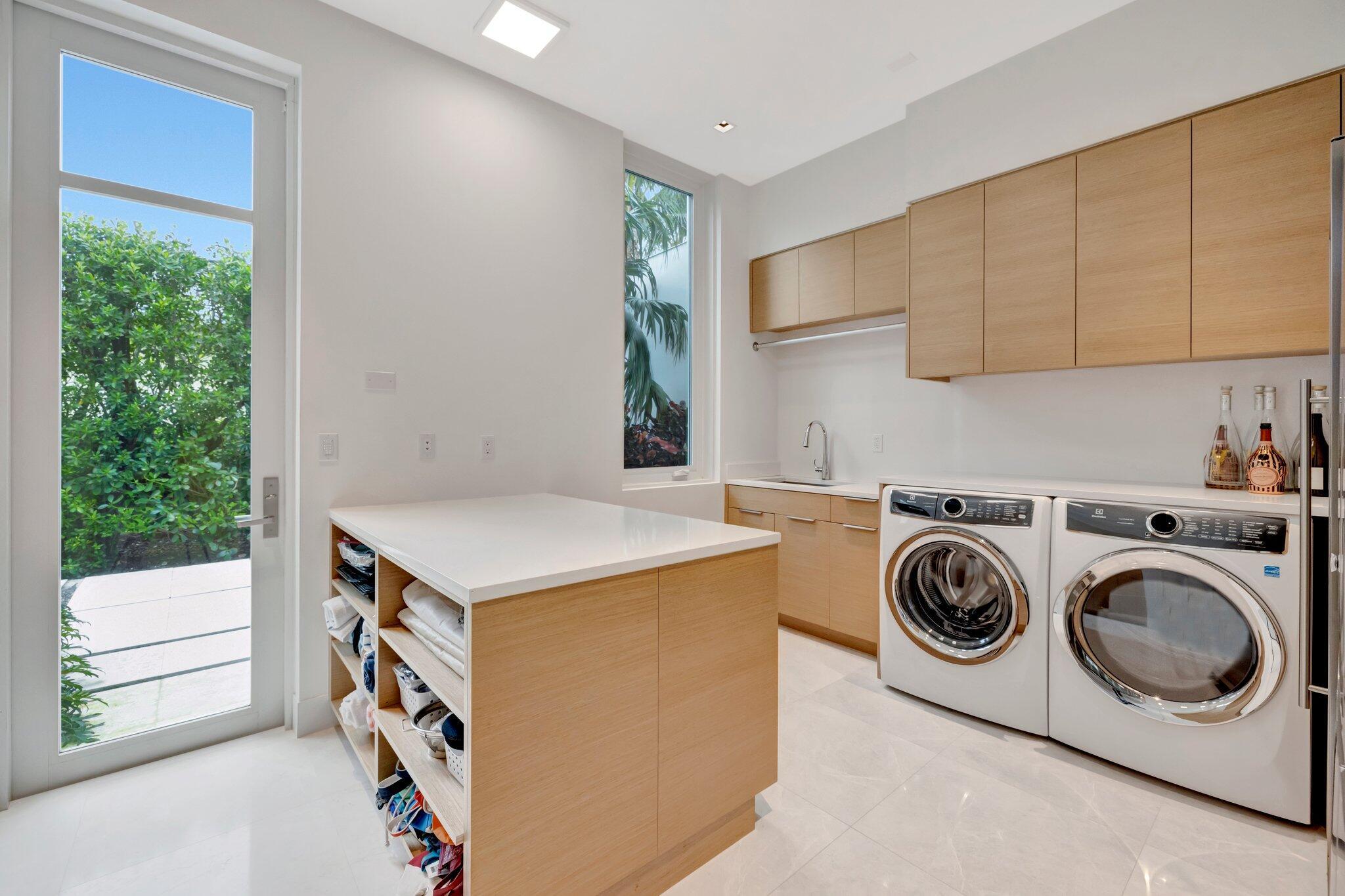 6900 SE Harbor Cir Stuart, FL 34996 6900 SE Harbor Cir Stuart, FL 34996