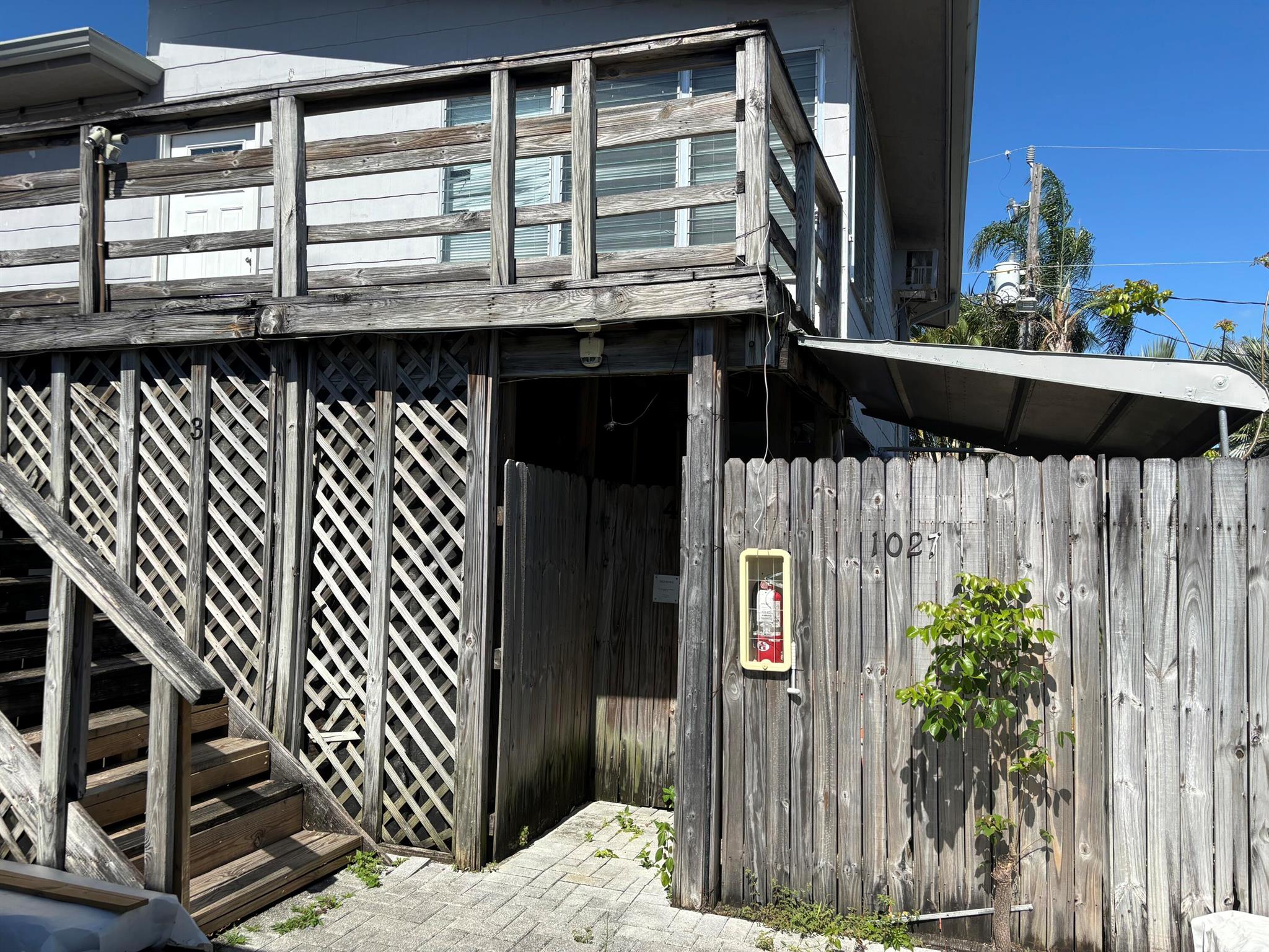 1025-1027 NE 16th Ter Fort Lauderdale, FL 33304