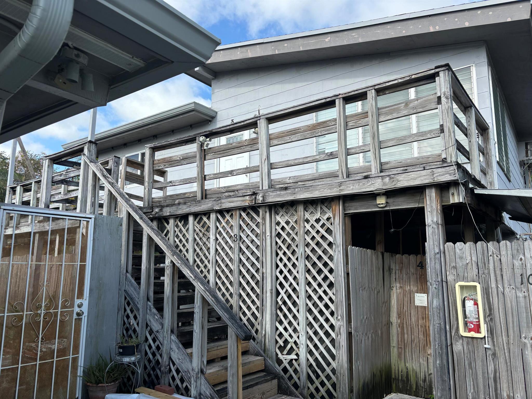 1025-1027 NE 16th Ter Fort Lauderdale, FL 33304