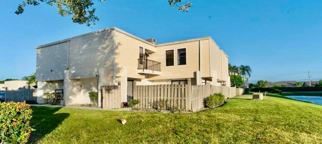 1602 Shaker Cir Cir Wellington, FL 33414