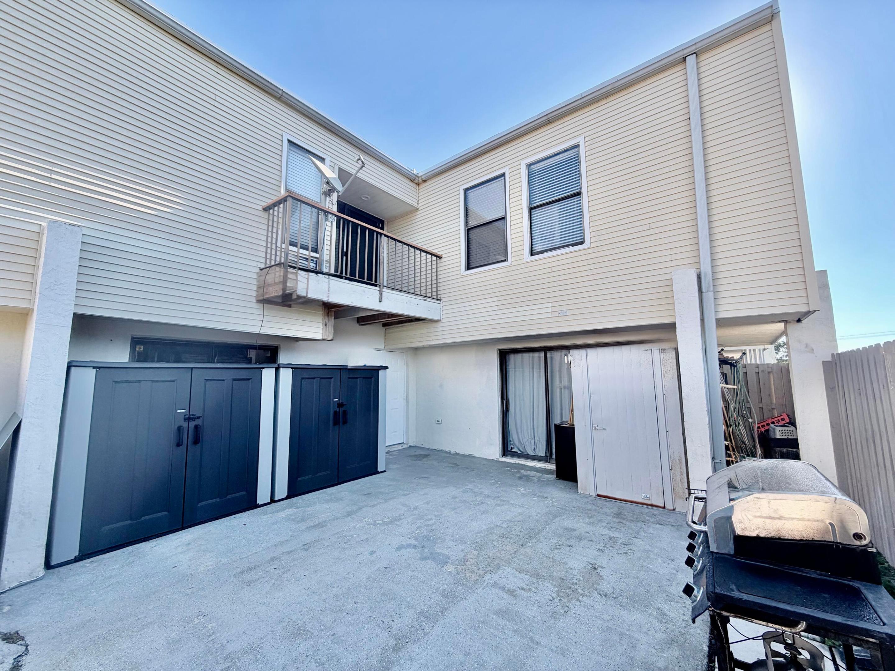 1602 Shaker Cir Cir Wellington, FL 33414