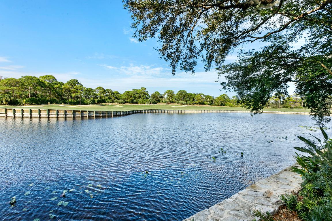 304 Villa Dr Jupiter, FL 33477