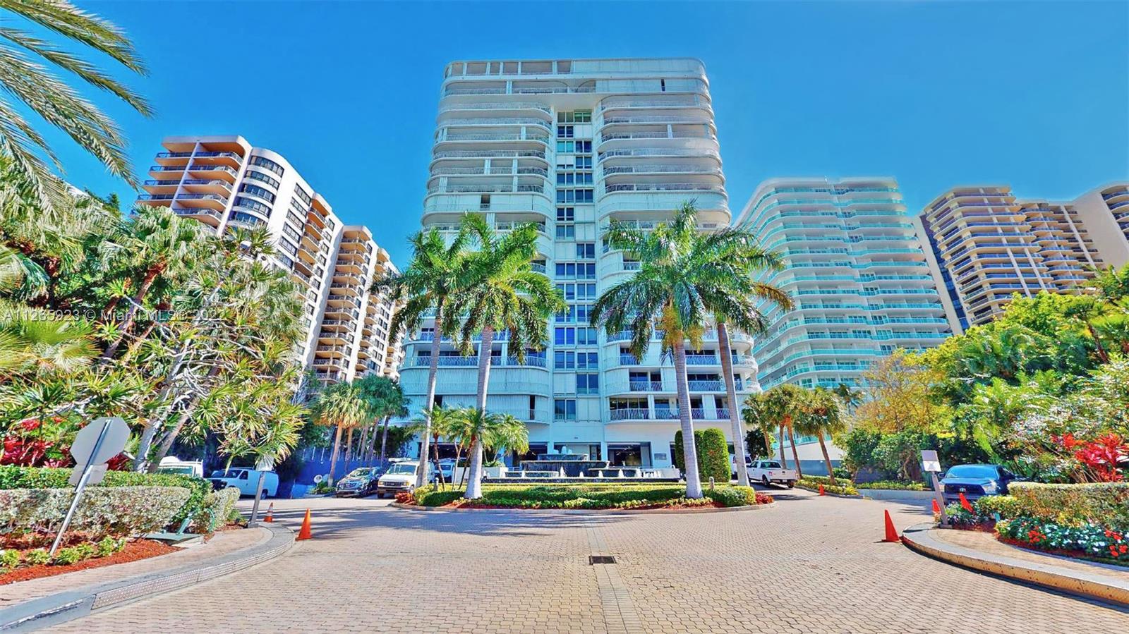 10155 Collins Ave #PH05