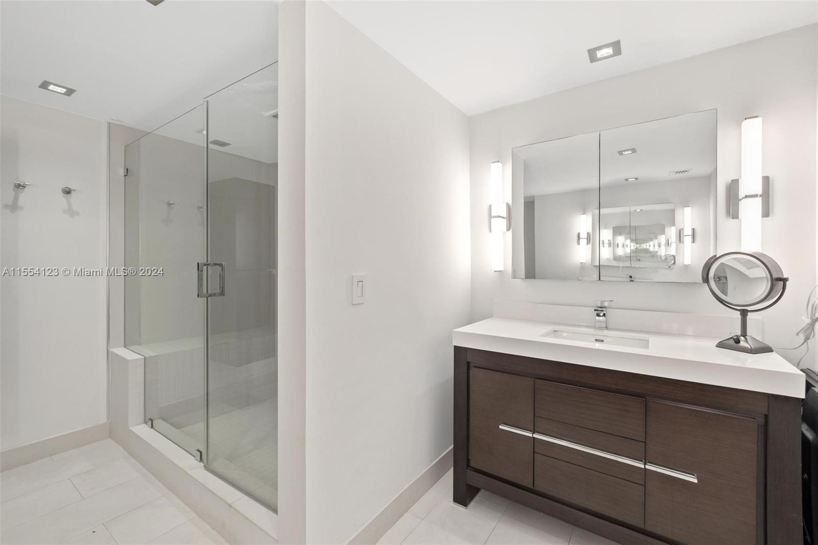 image Commodore Club West 18