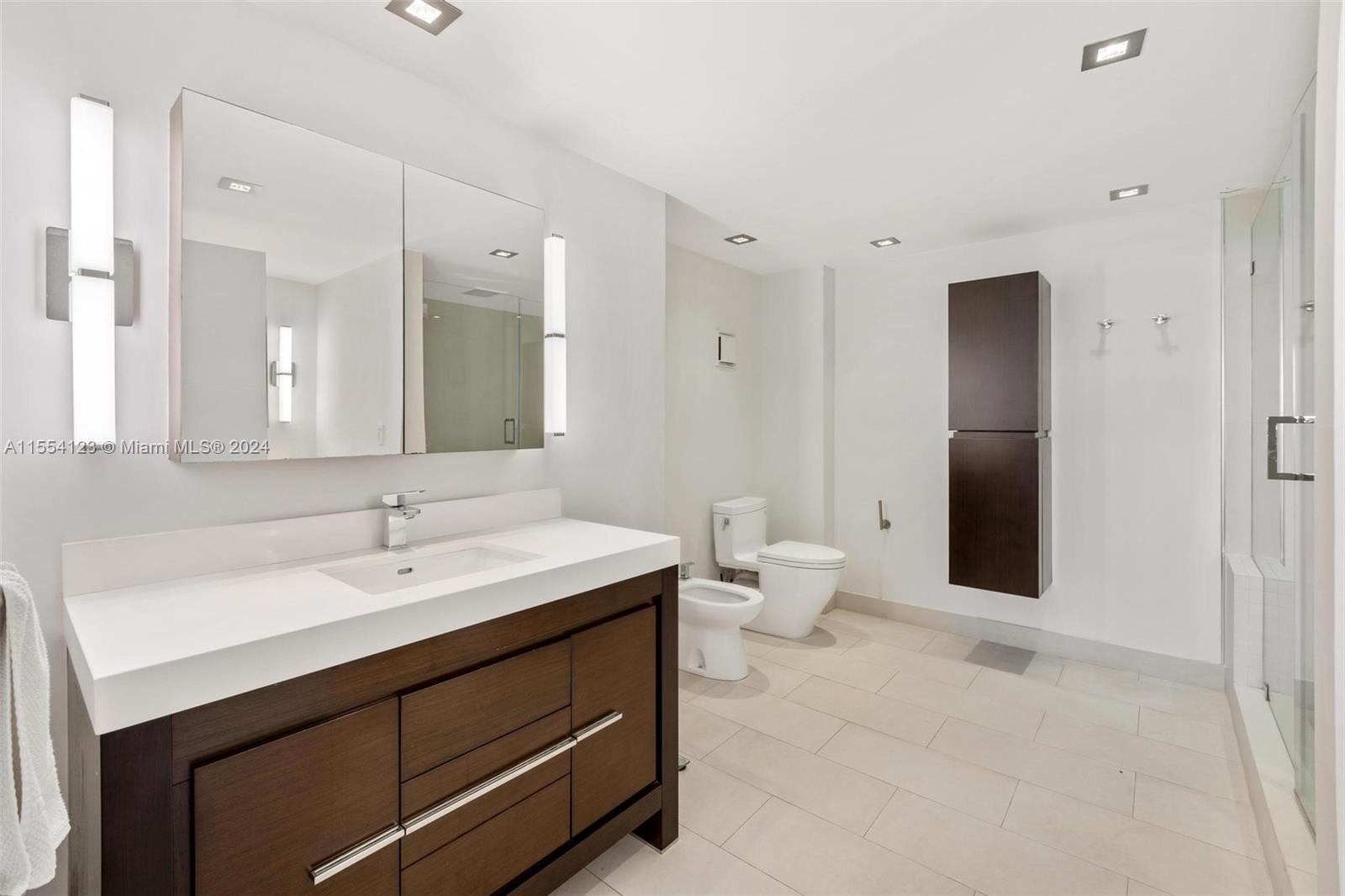 image Commodore Club West 19