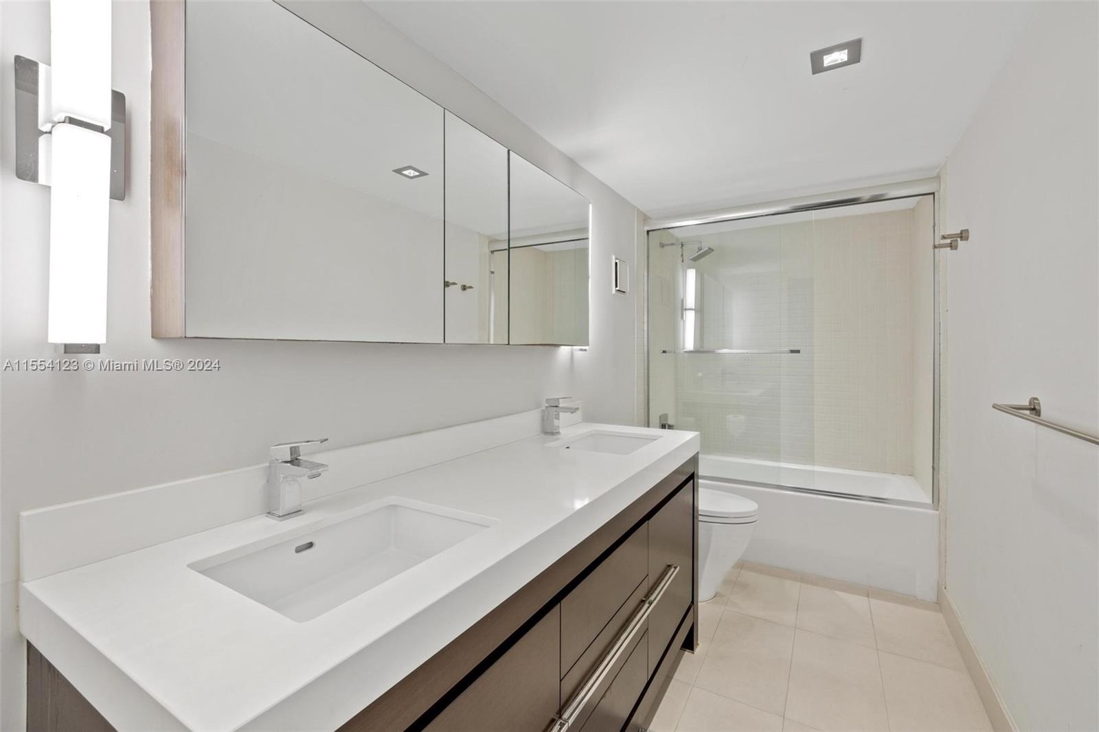 image Commodore Club West 21