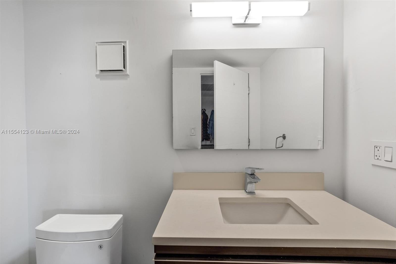 image Commodore Club West 23