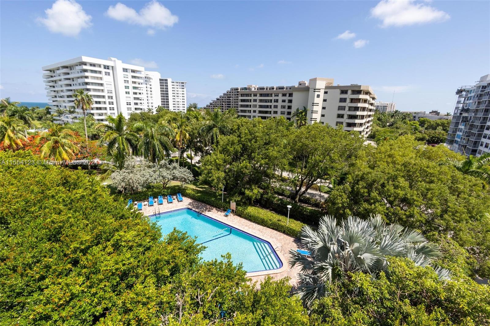 image Commodore Club West 26