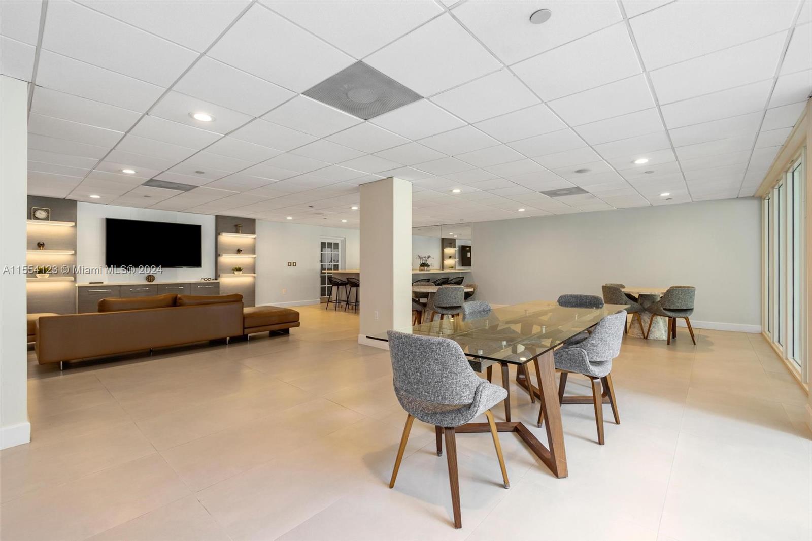 image Commodore Club West 8