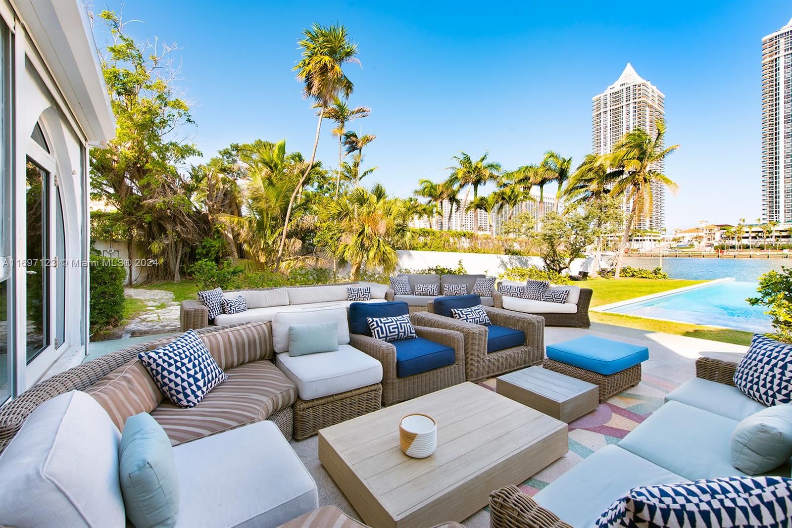 4745 Pine Tree Dr Miami Beach, FL 33140 4745 Pine Tree Dr Miami Beach, FL 33140