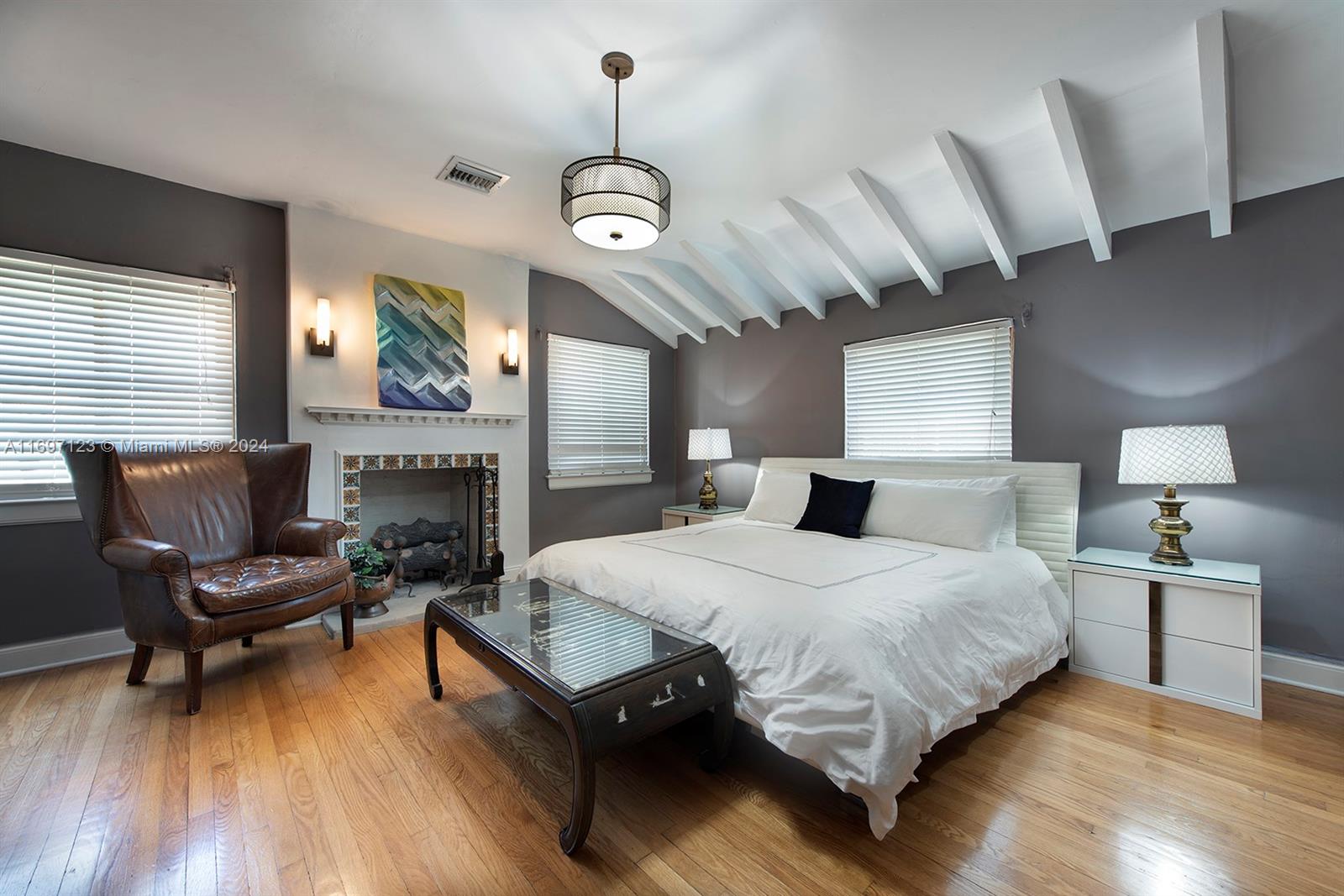 4745 Pine Tree Dr Miami Beach, FL 33140 4745 Pine Tree Dr Miami Beach, FL 33140