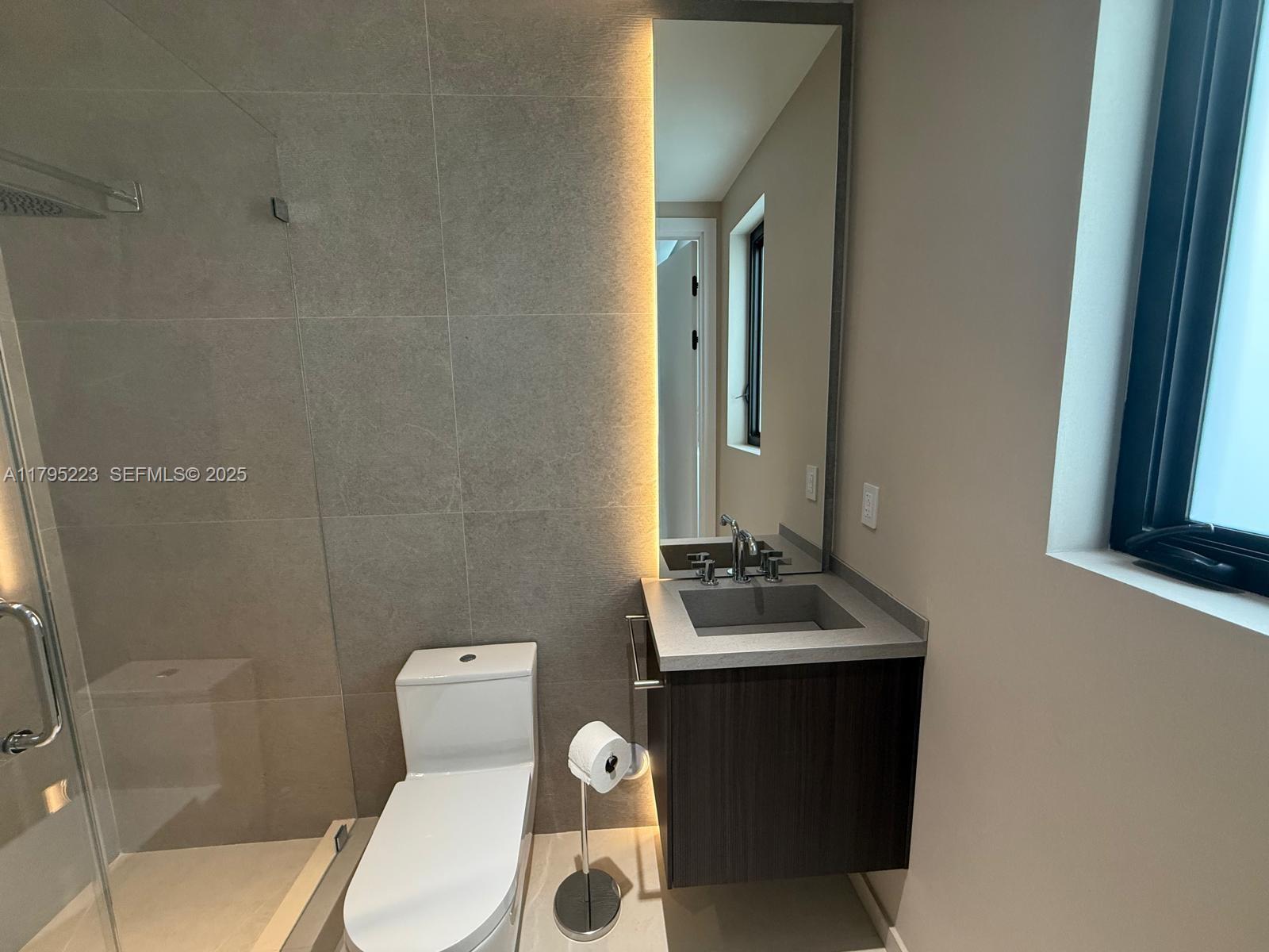 125 SW 29th Rd Miami, FL 33129