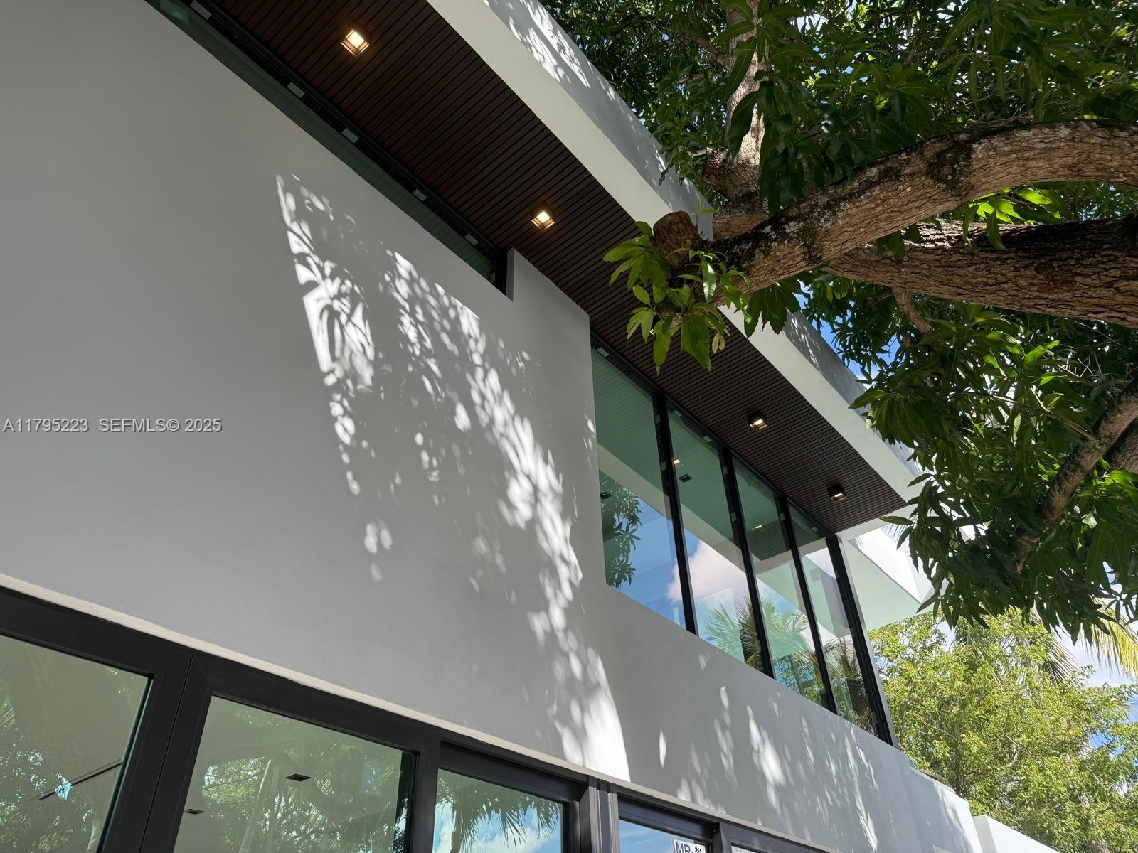 125 SW 29th Rd Miami, FL 33129