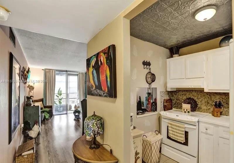 2801 N Pine Is Rd #105