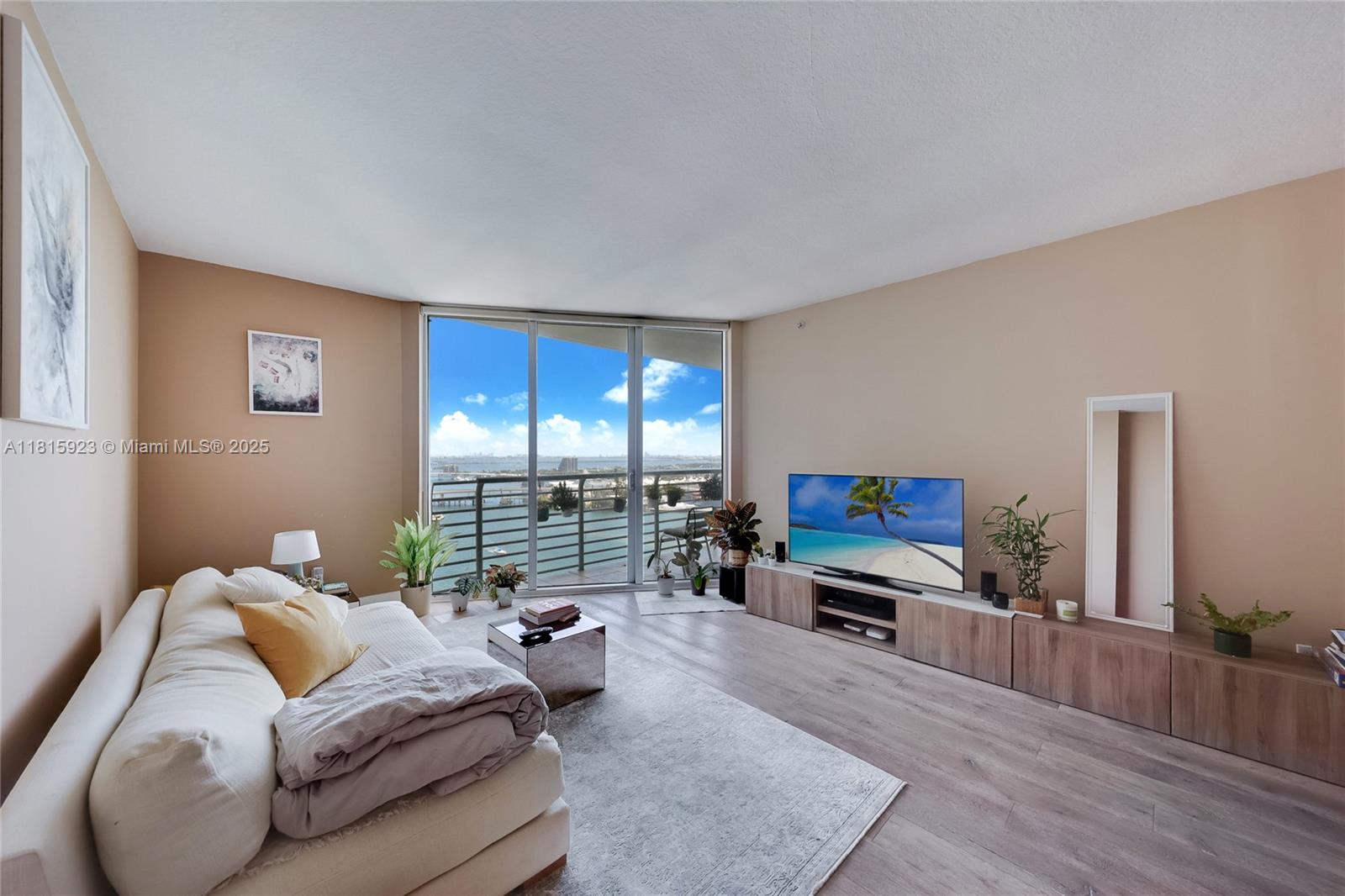 image One Miami East Condo3
