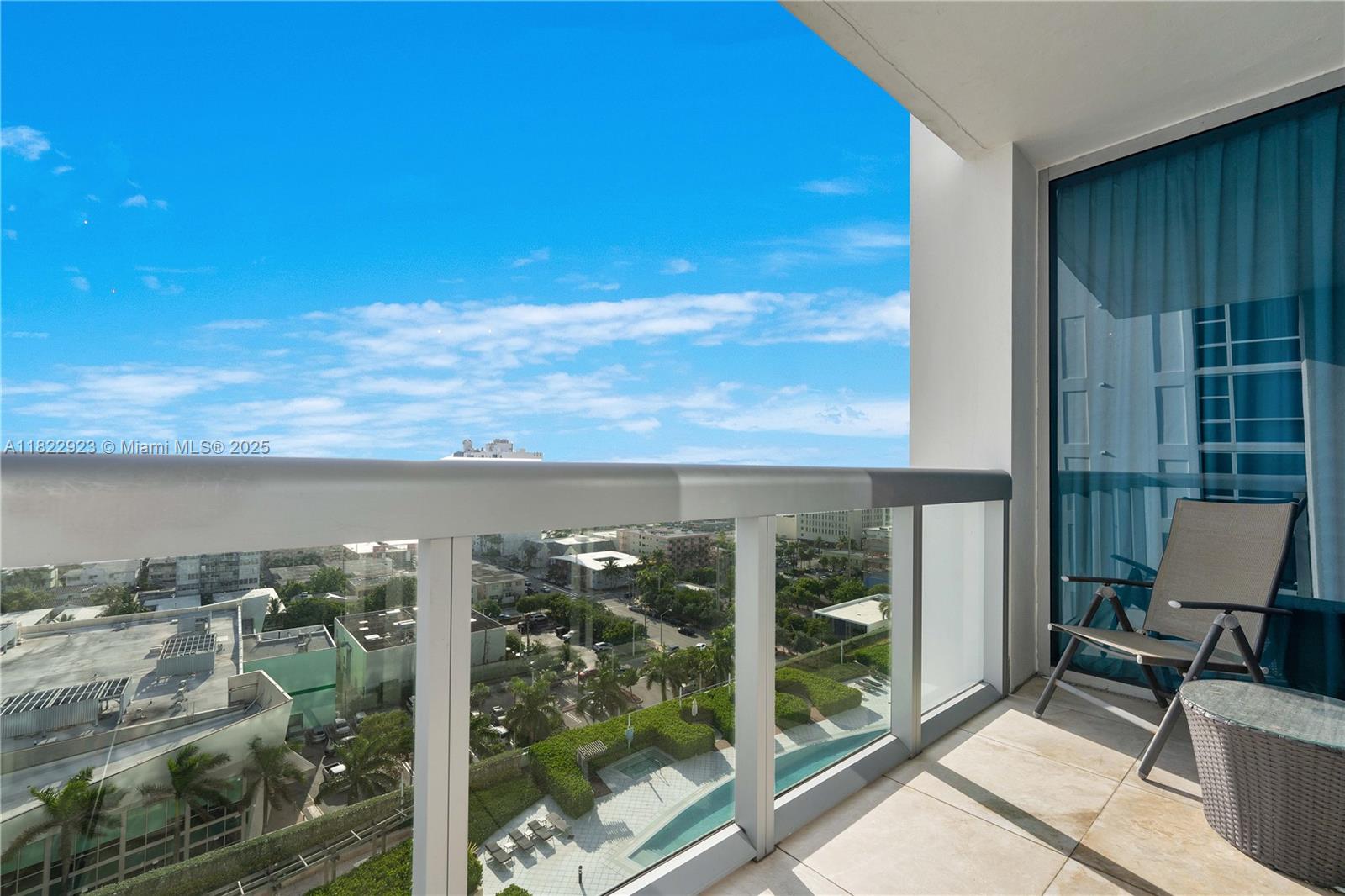 image Carillon Condo1