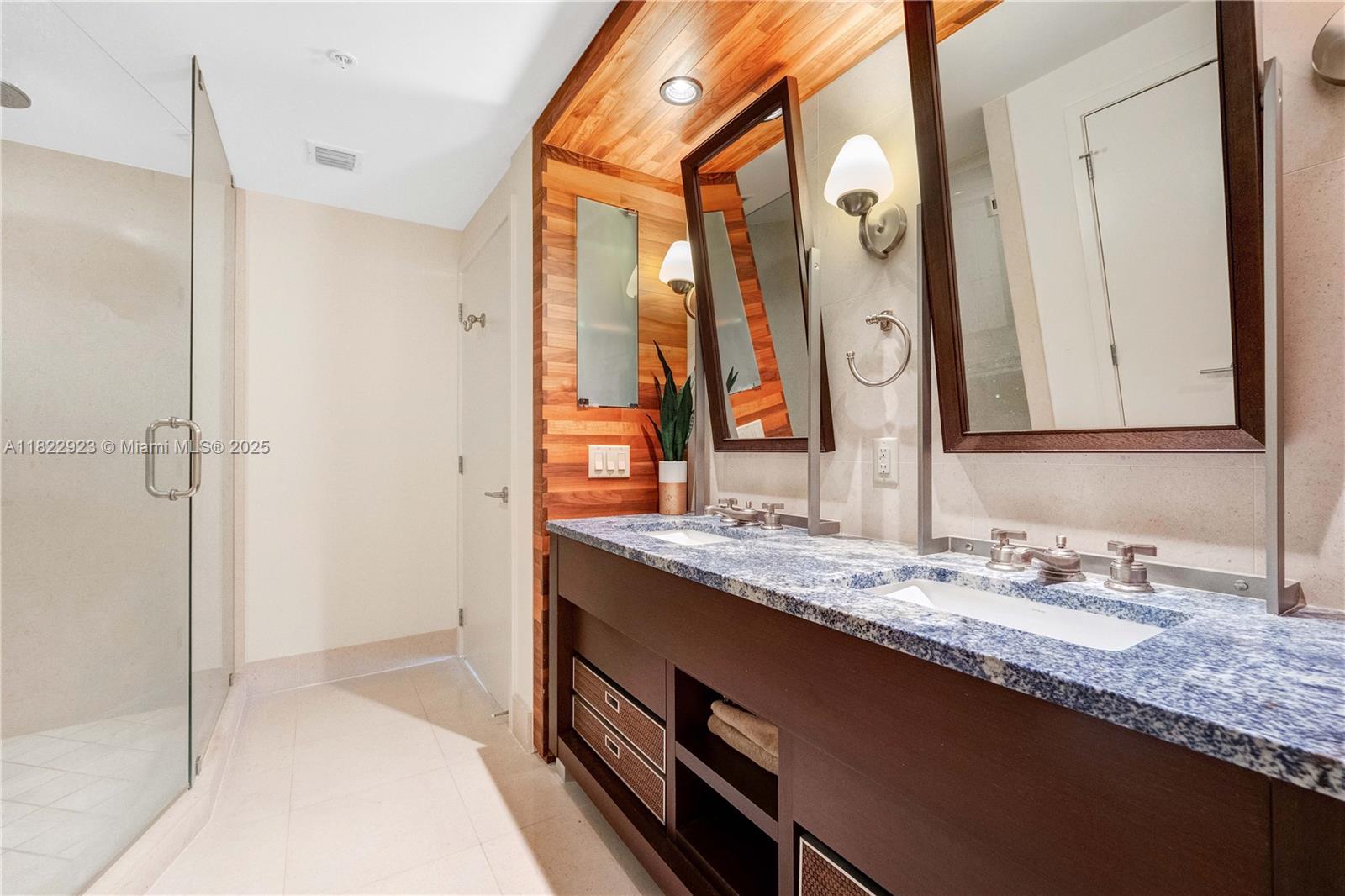 image Carillon Condo27