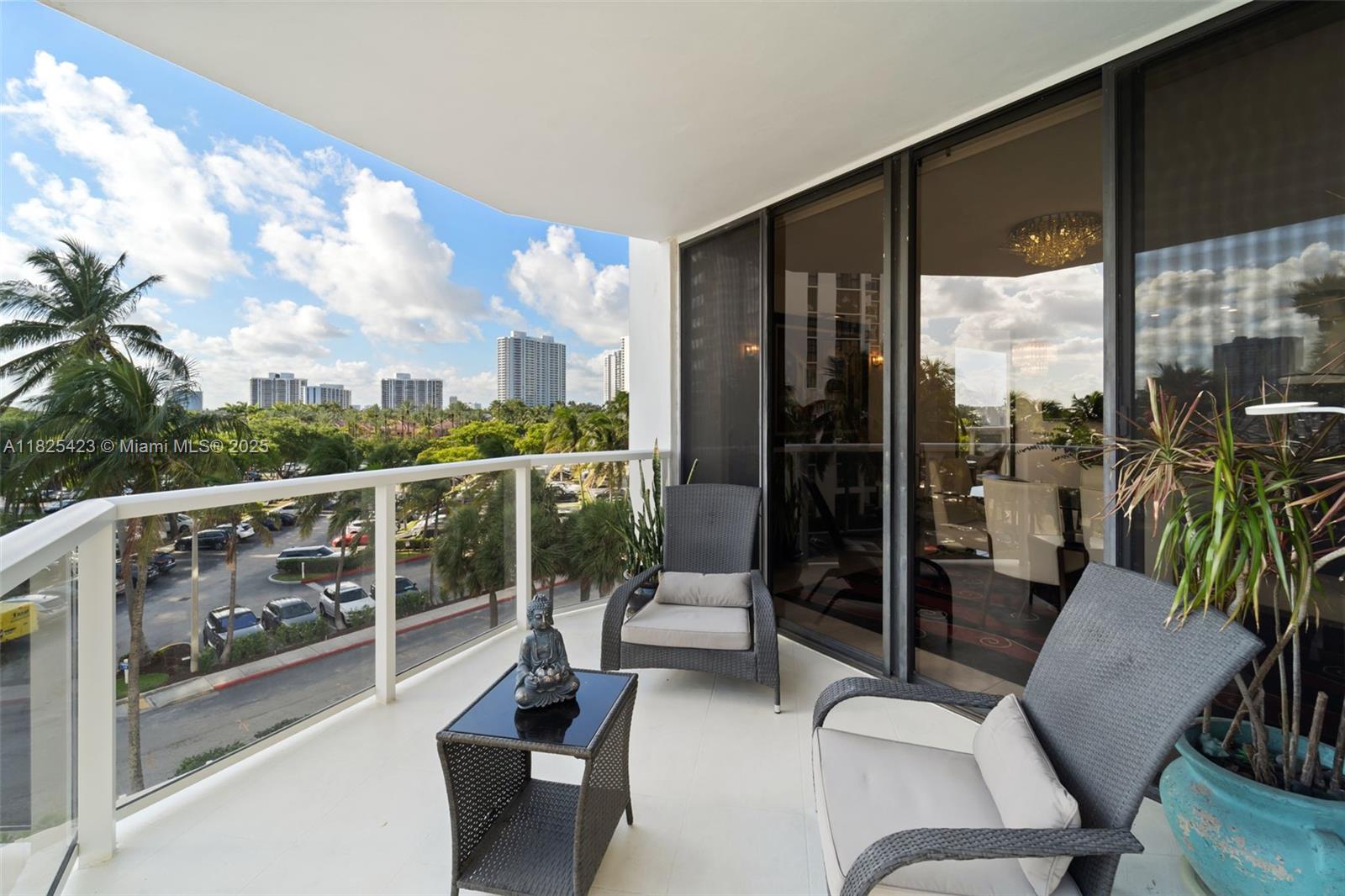 image Hamptons West Condo12