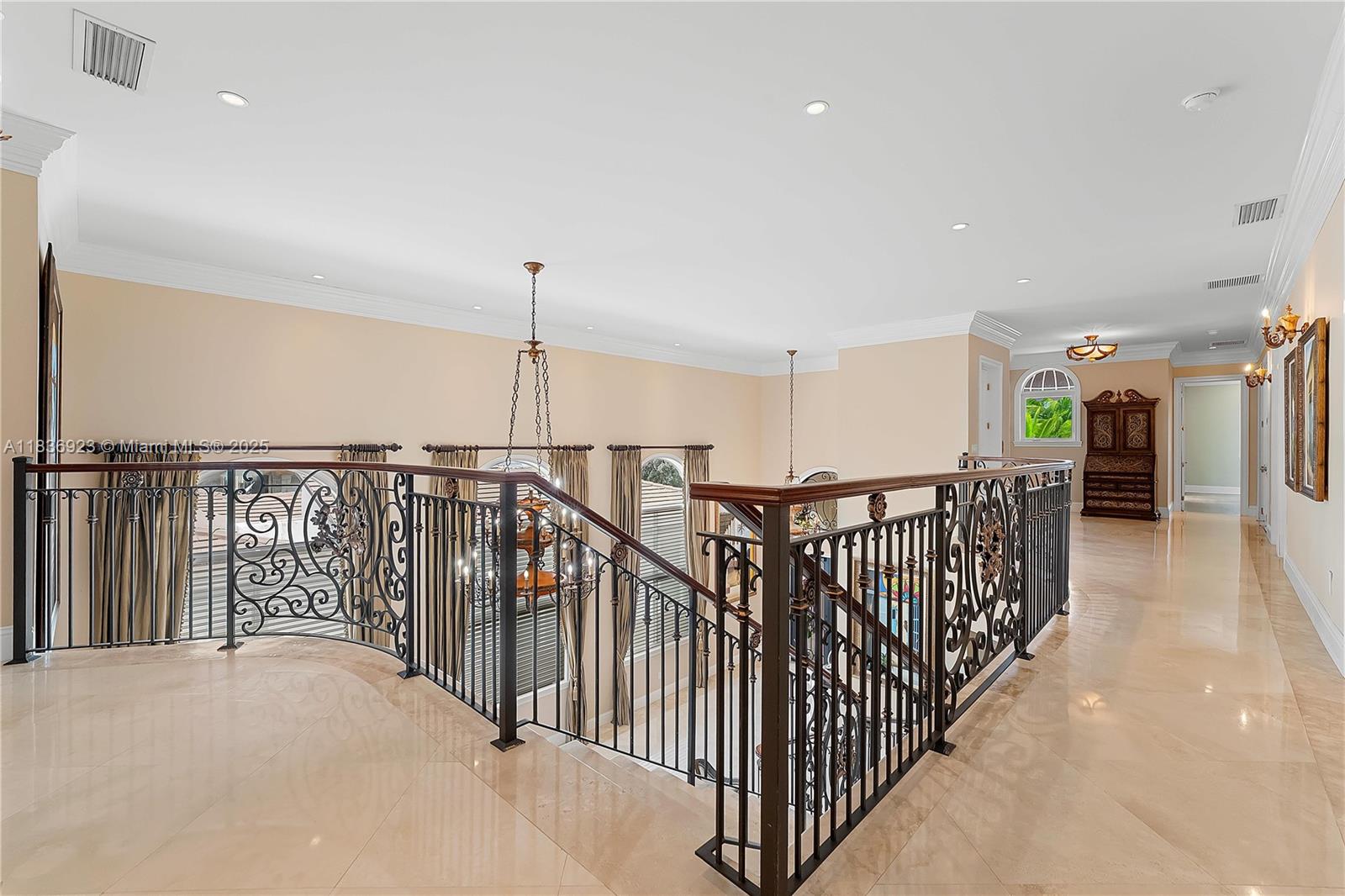 66 S Hibiscus Dr Miami Beach, FL 33139 66 S Hibiscus Dr Miami Beach, FL 33139