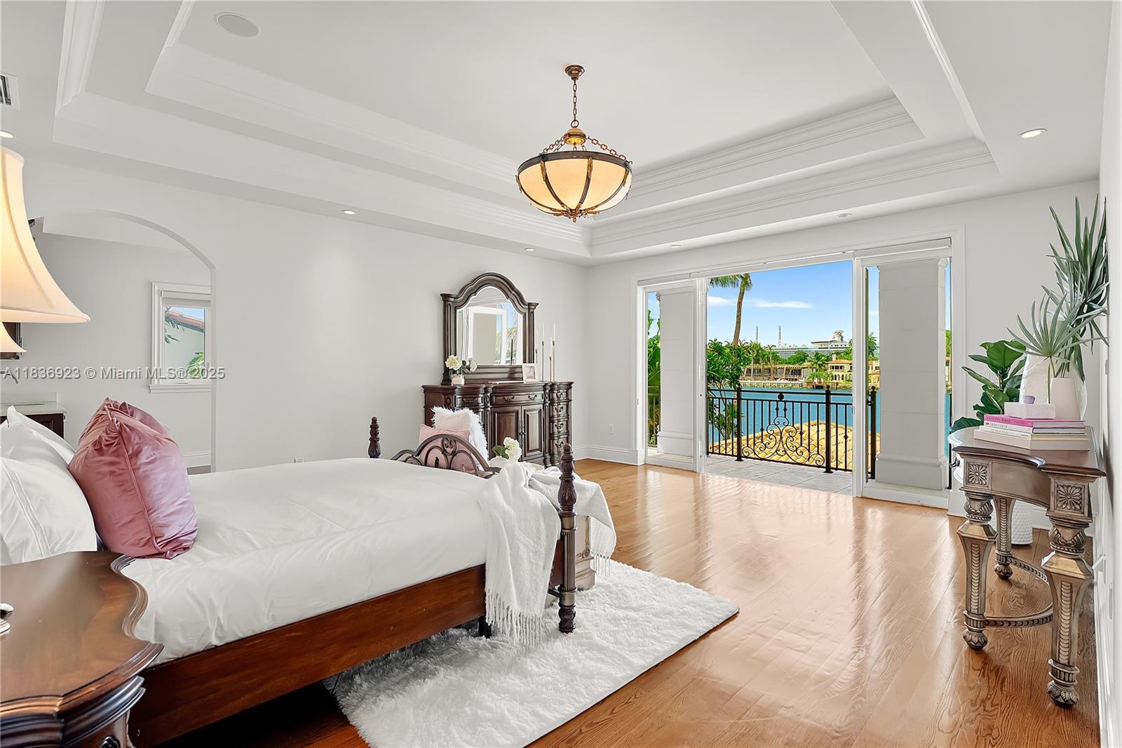 66 S Hibiscus Dr Miami Beach, FL 33139 66 S Hibiscus Dr Miami Beach, FL 33139