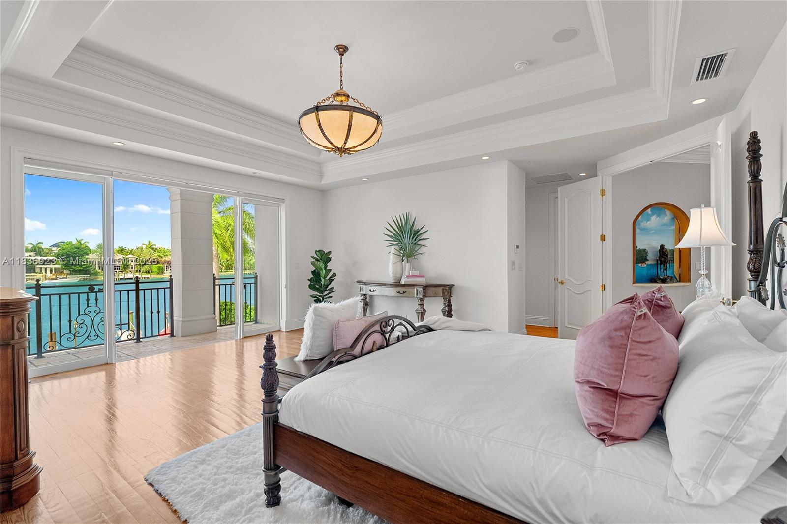 66 S Hibiscus Dr Miami Beach, FL 33139 66 S Hibiscus Dr Miami Beach, FL 33139
