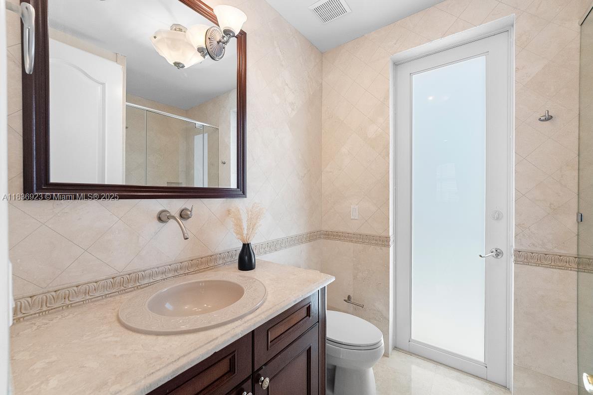 66 S Hibiscus Dr Miami Beach, FL 33139 66 S Hibiscus Dr Miami Beach, FL 33139