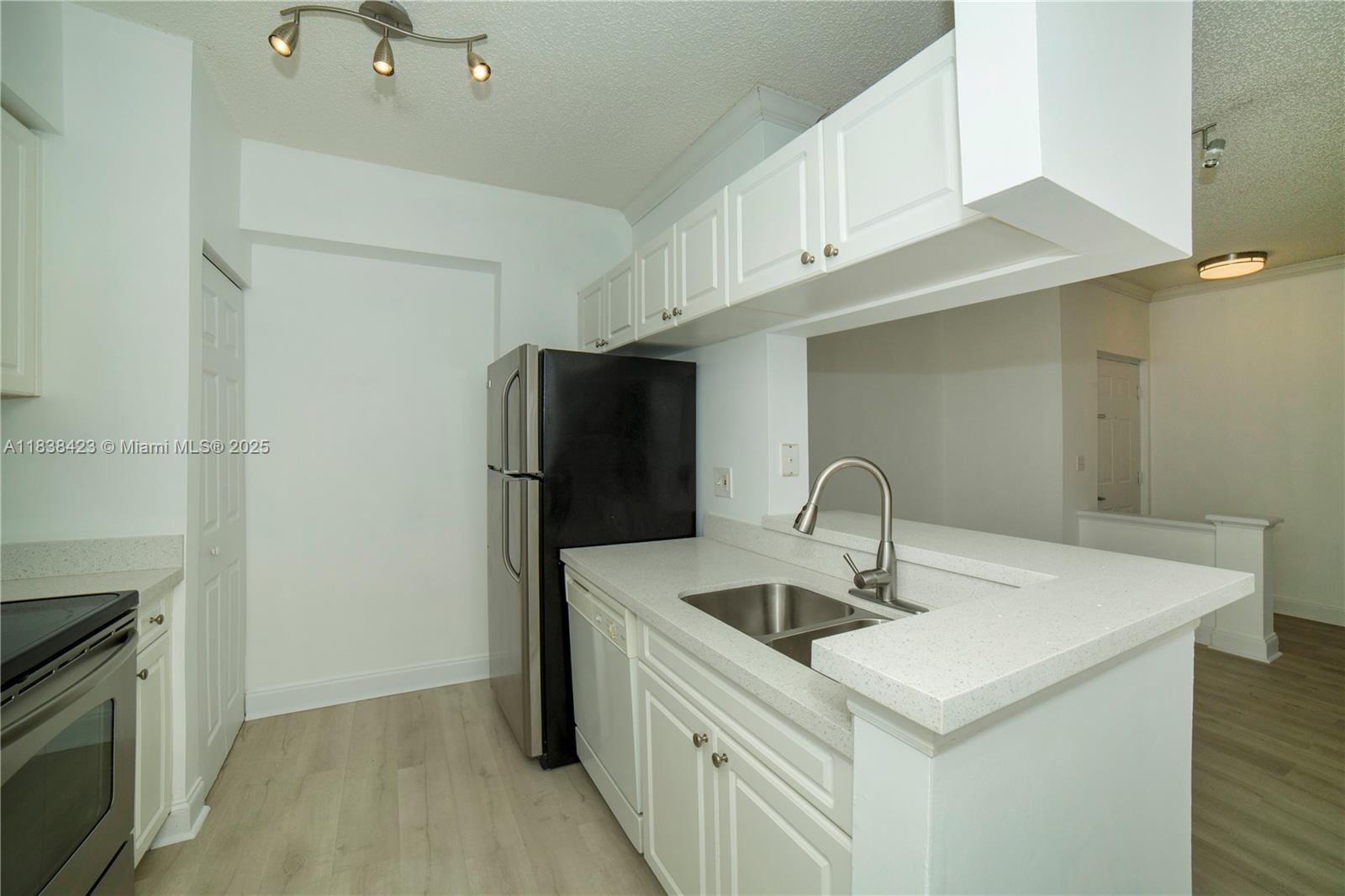 17125 N Bay Rd #3101