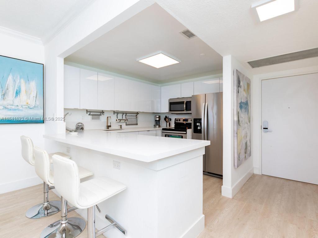 2301 Collins Ave #625