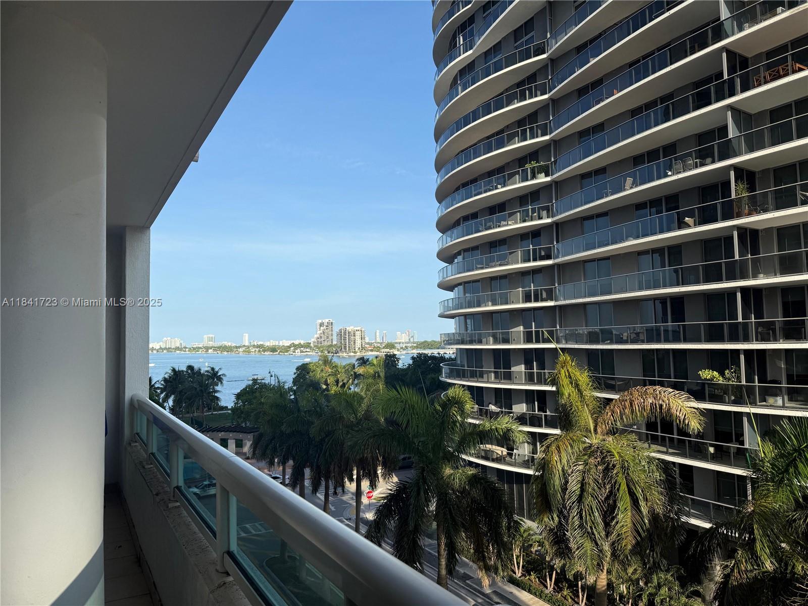 1800 N Bayshore Dr #514