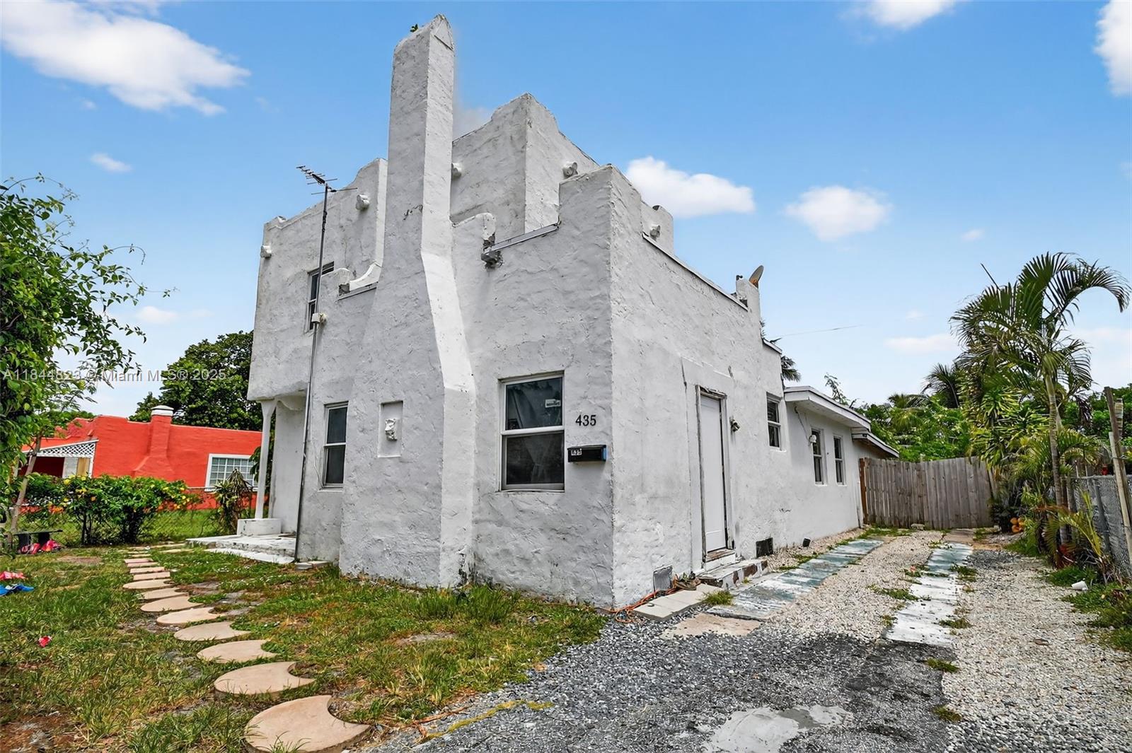 435 Avenida Alegre