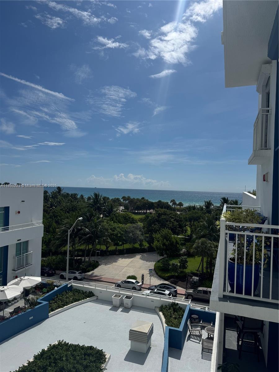 7600 Collins Ave #703