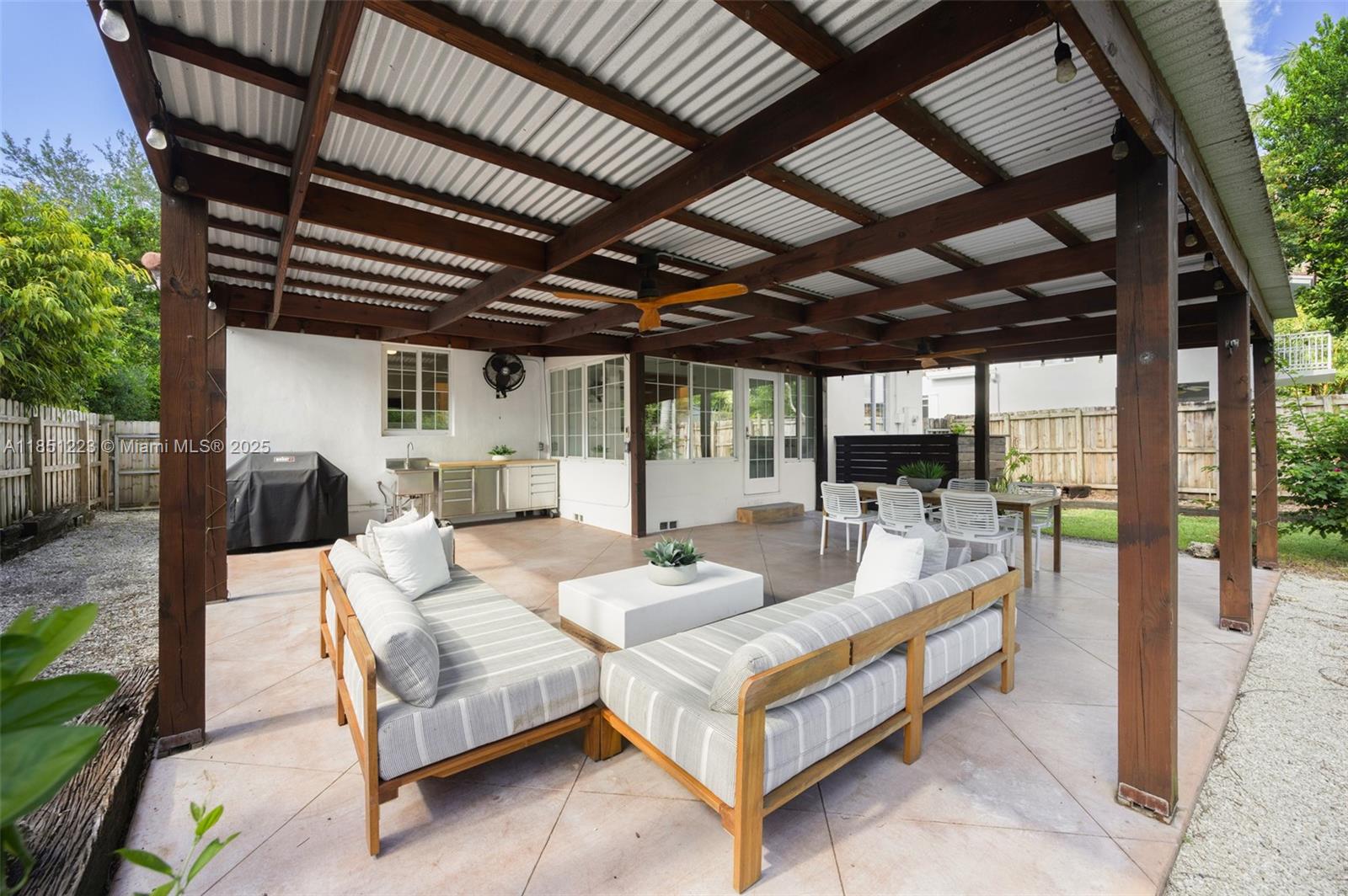 727 NE 76th St Miami, FL 33138