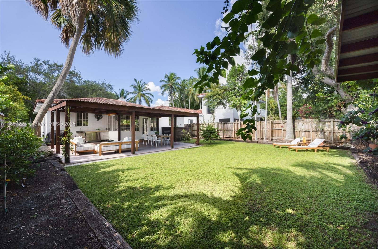 727 NE 76th St Miami, FL 33138