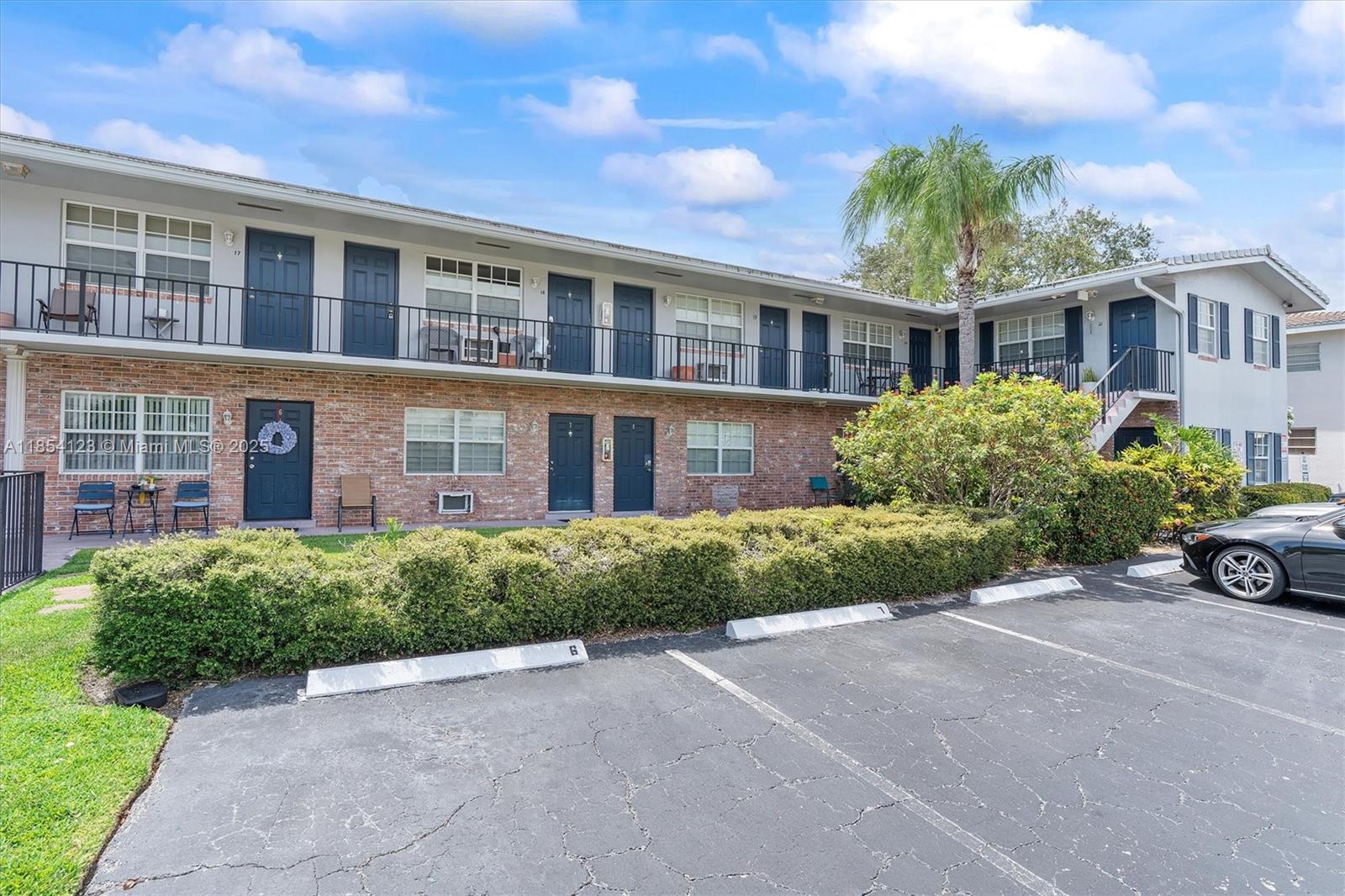 2701 Middle Riv Dr #10