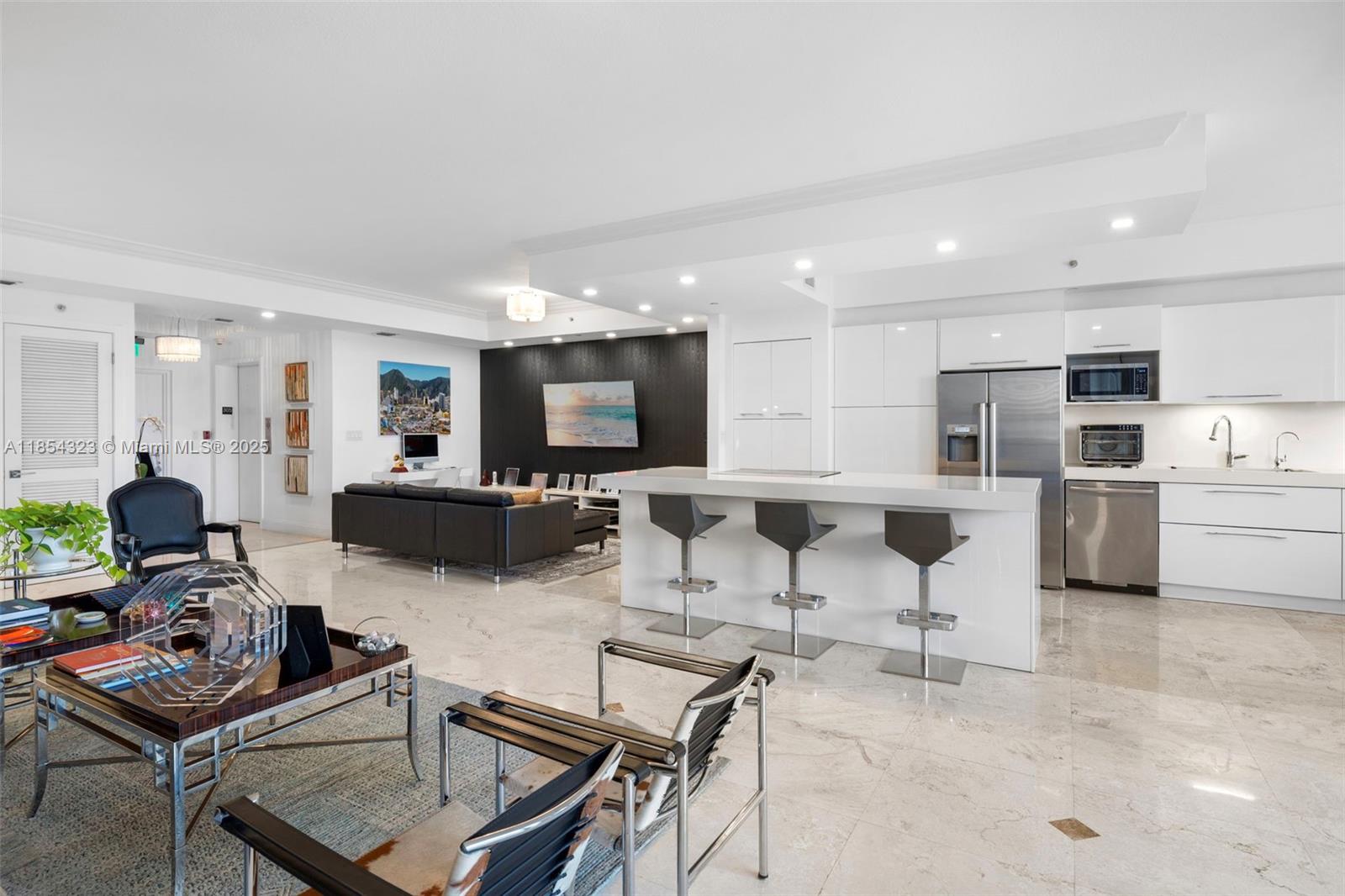 723 Crandon Blvd #305 Key Biscayne, FL 33149